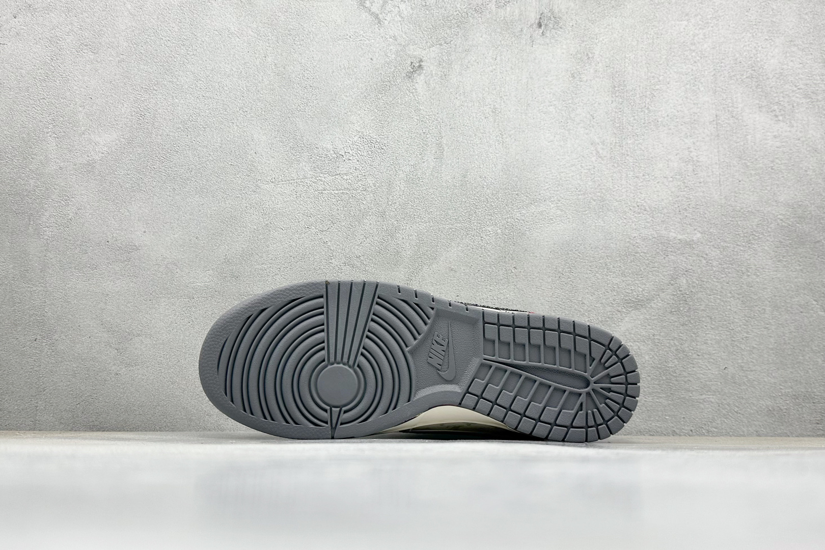  终端放店
XC版Nike SB Dunk Low“ LV联名——猪八黑牛仔”  周年高端定制 低帮休闲