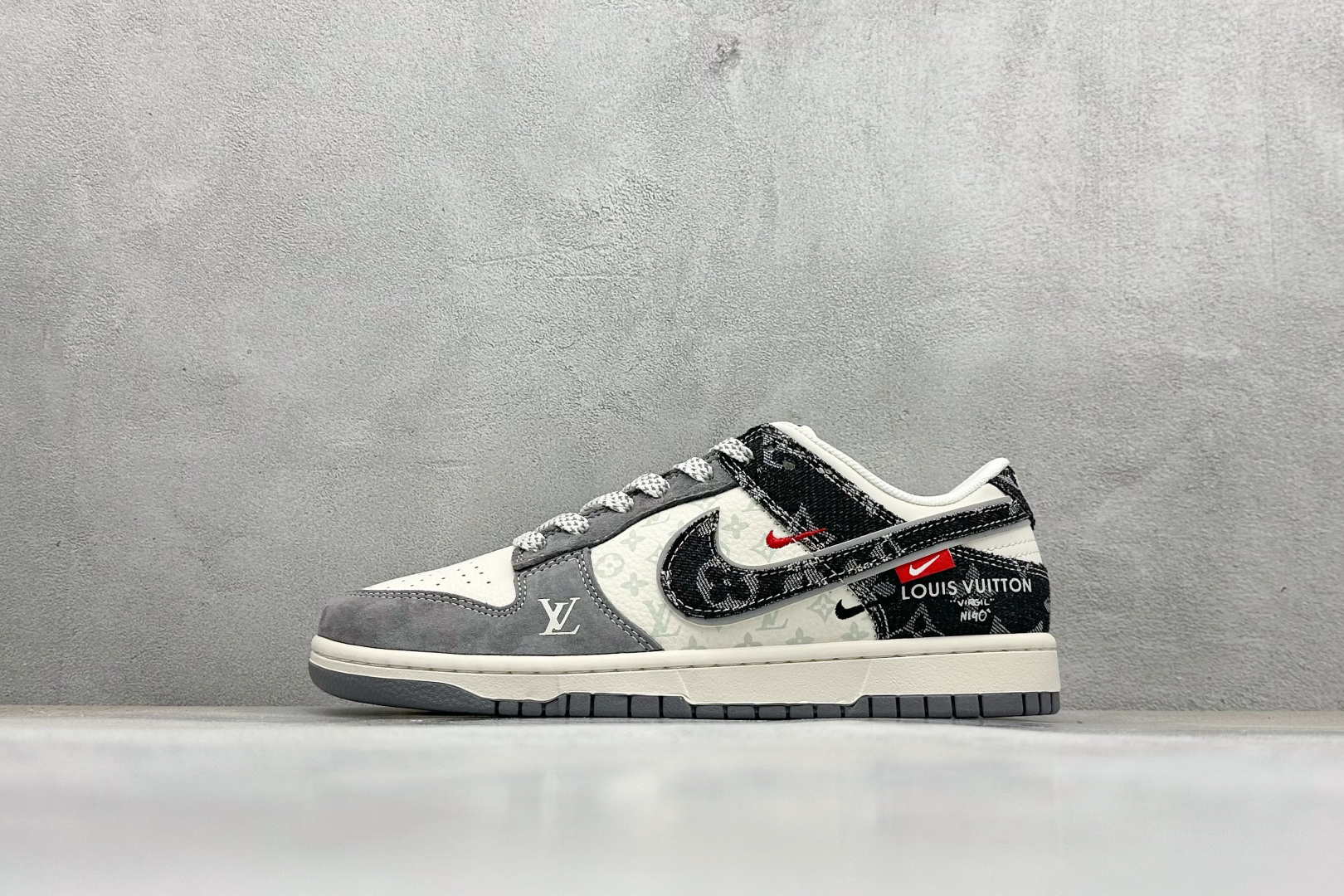  终端放店
XC版Nike SB Dunk Low“ LV联名——猪八黑牛仔”  周年高端定制 低帮休闲