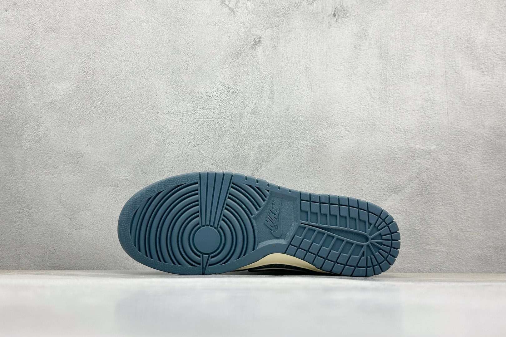  终端放店
SC版Nike SB Dunk Low“古驰联名——青蓝牛仔”  高端定制 低帮休闲板鞋 
