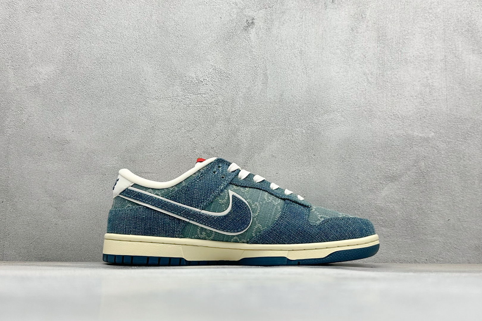  终端放店
SC版Nike SB Dunk Low“古驰联名——青蓝牛仔”  高端定制 低帮休闲板鞋 
