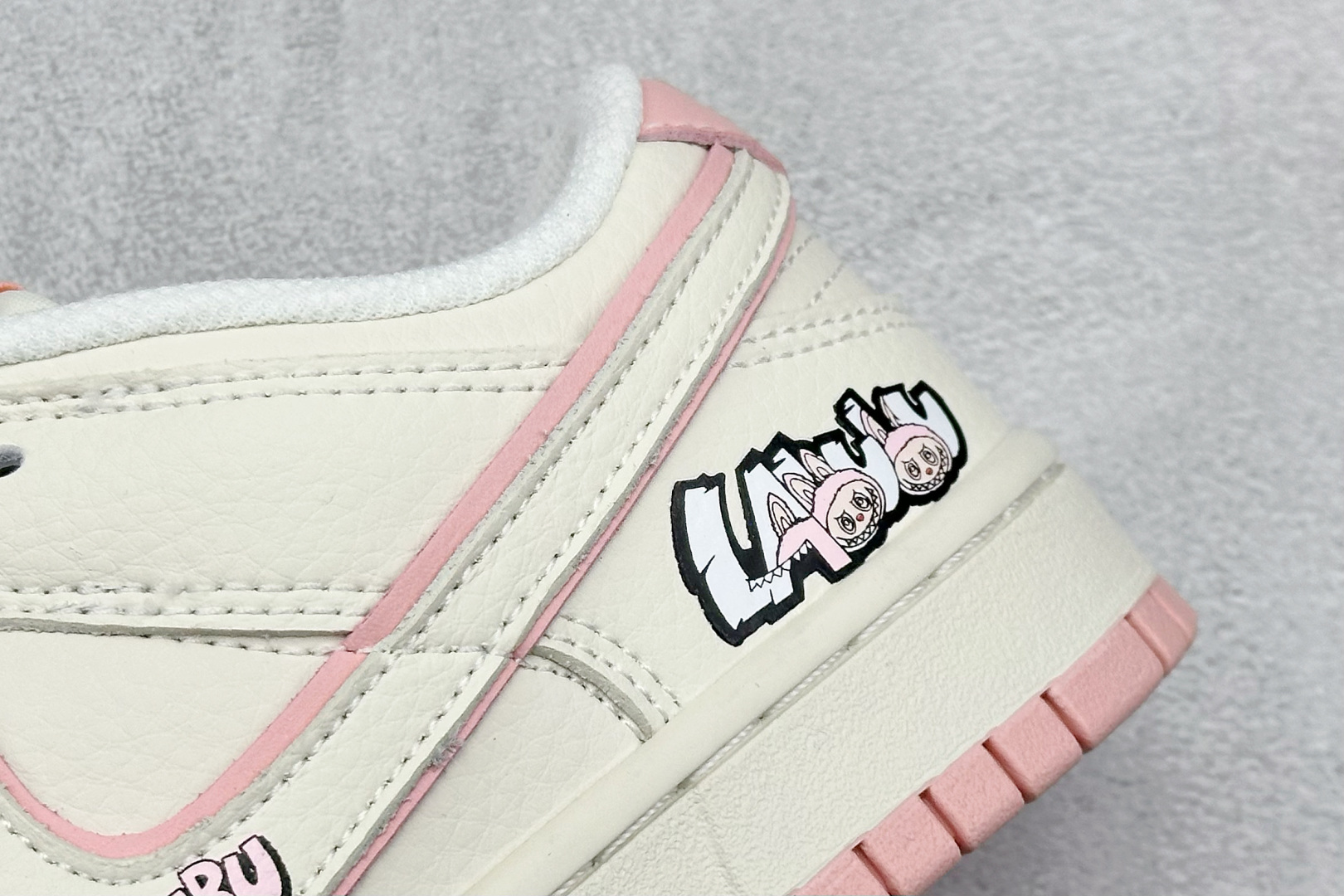 NIKE SB Dunk Low RETRO x LABUBU 粉白 DS6608-009
