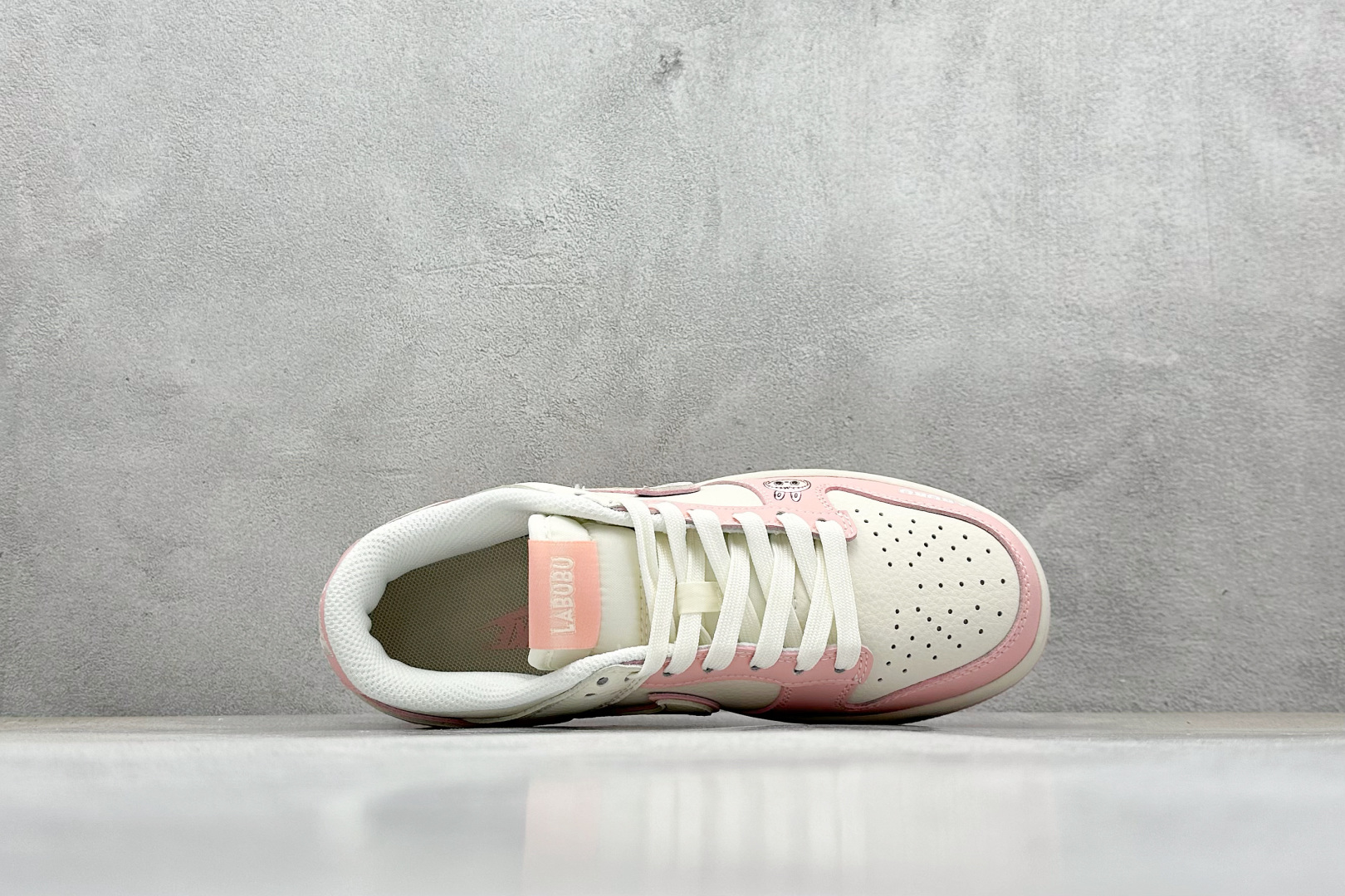 NIKE SB Dunk Low RETRO x LABUBU 粉白 DS6608-009