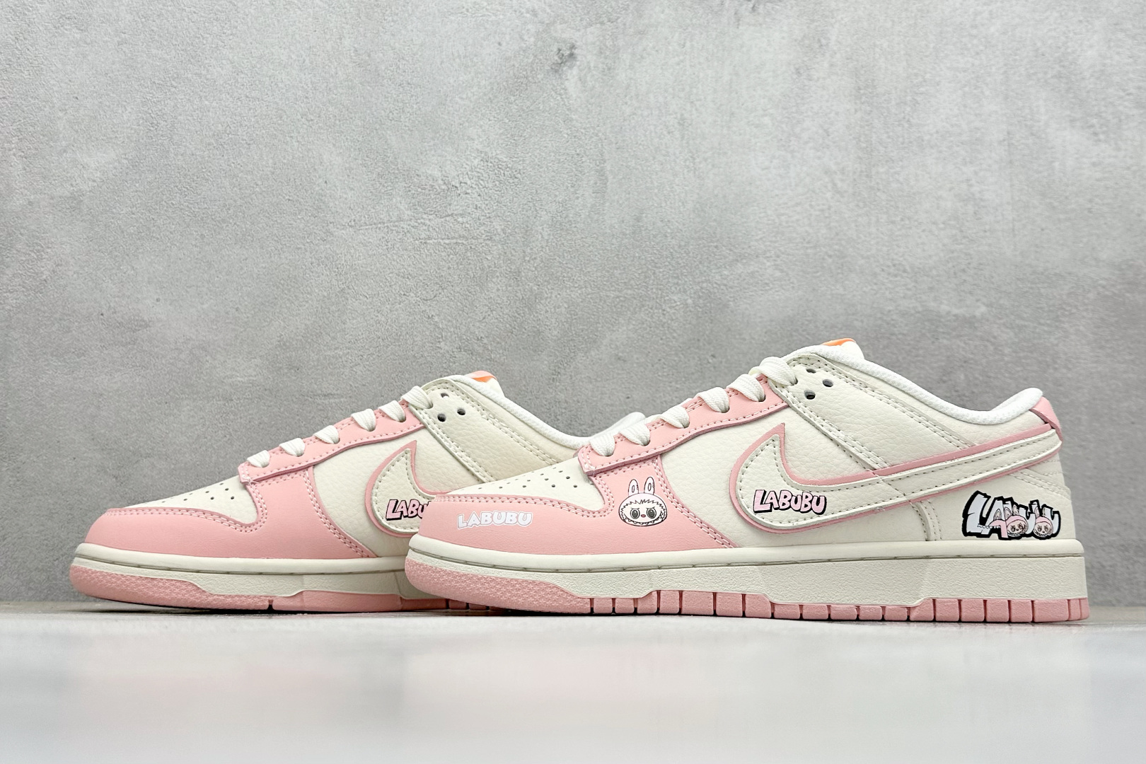 NIKE SB Dunk Low RETRO x LABUBU 粉白 DS6608-009