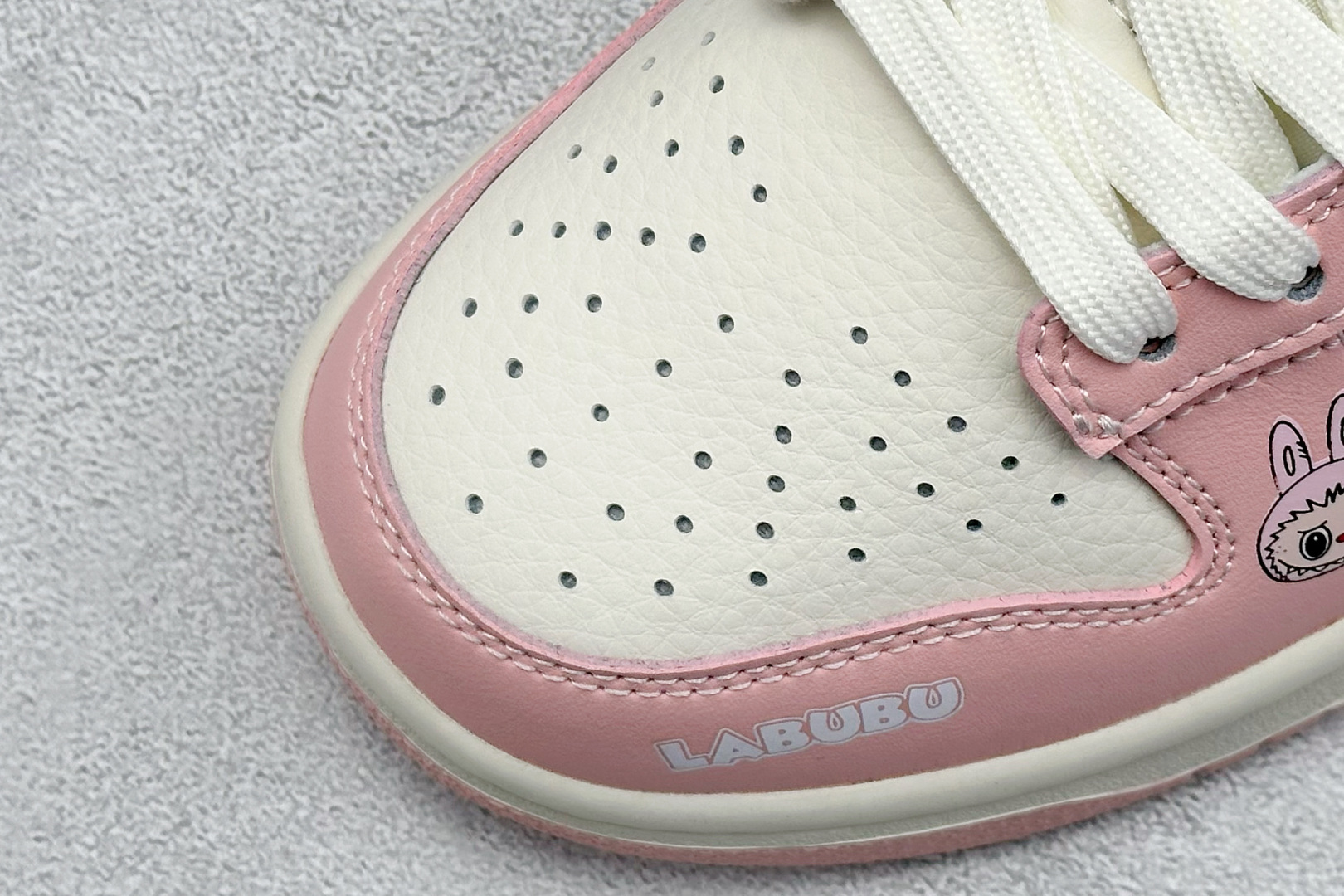 NIKE SB Dunk Low RETRO x LABUBU 粉白 DS6608-009