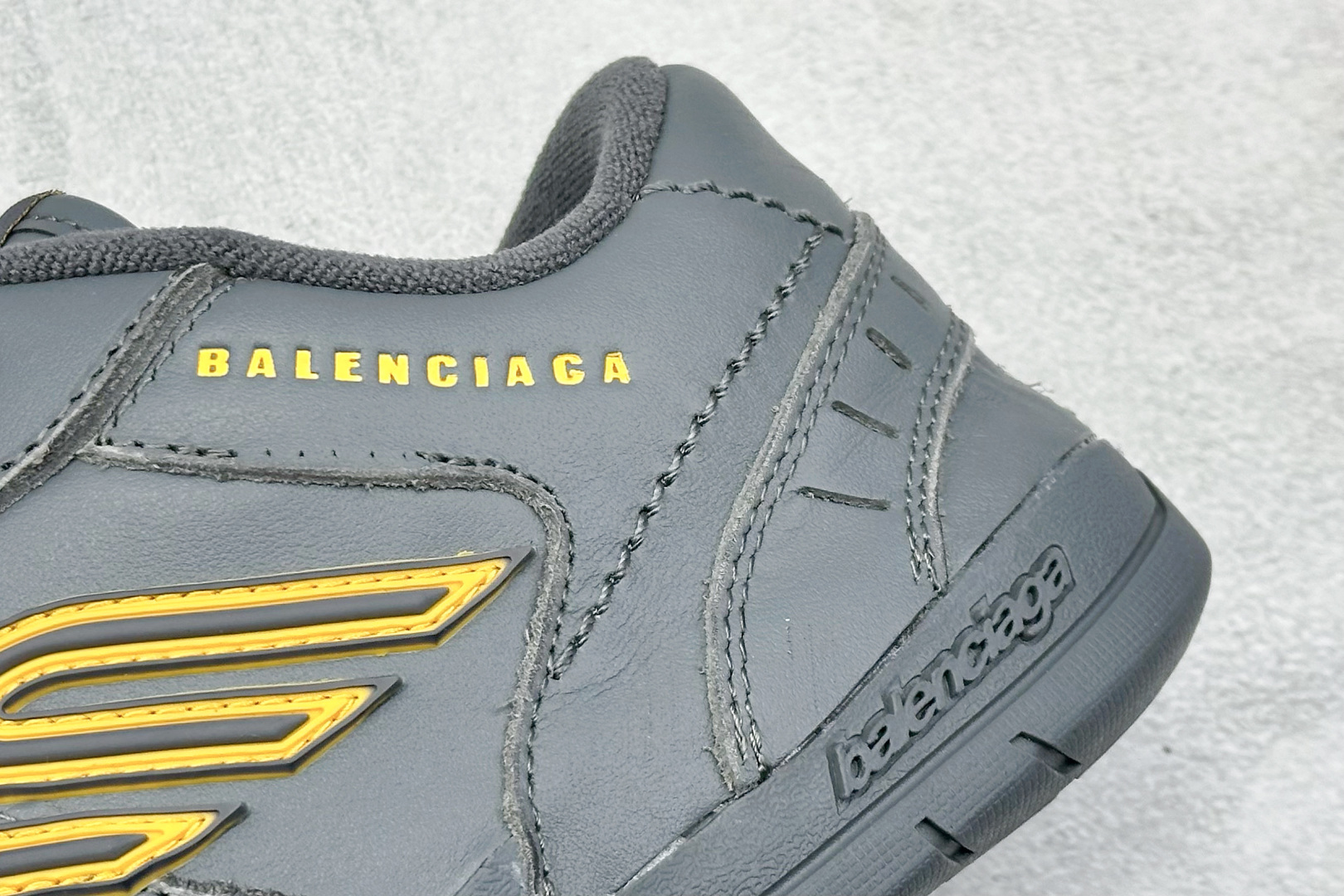 OK版Balenciaga Hamptons Worn-Out 巴黎世家十八18代 涤纶（聚酯纤维）牛皮革 圆头系带 低帮 生活休闲鞋板鞋