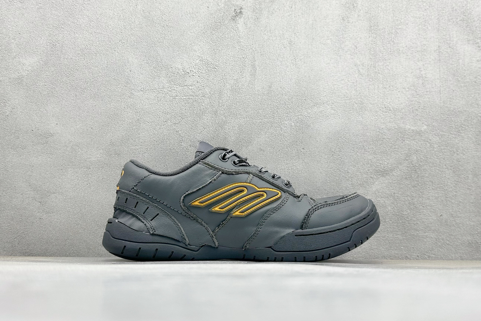 OK版Balenciaga Hamptons Worn-Out 巴黎世家十八18代 涤纶（聚酯纤维）牛皮革 圆头系带 低帮 生活休闲鞋板鞋