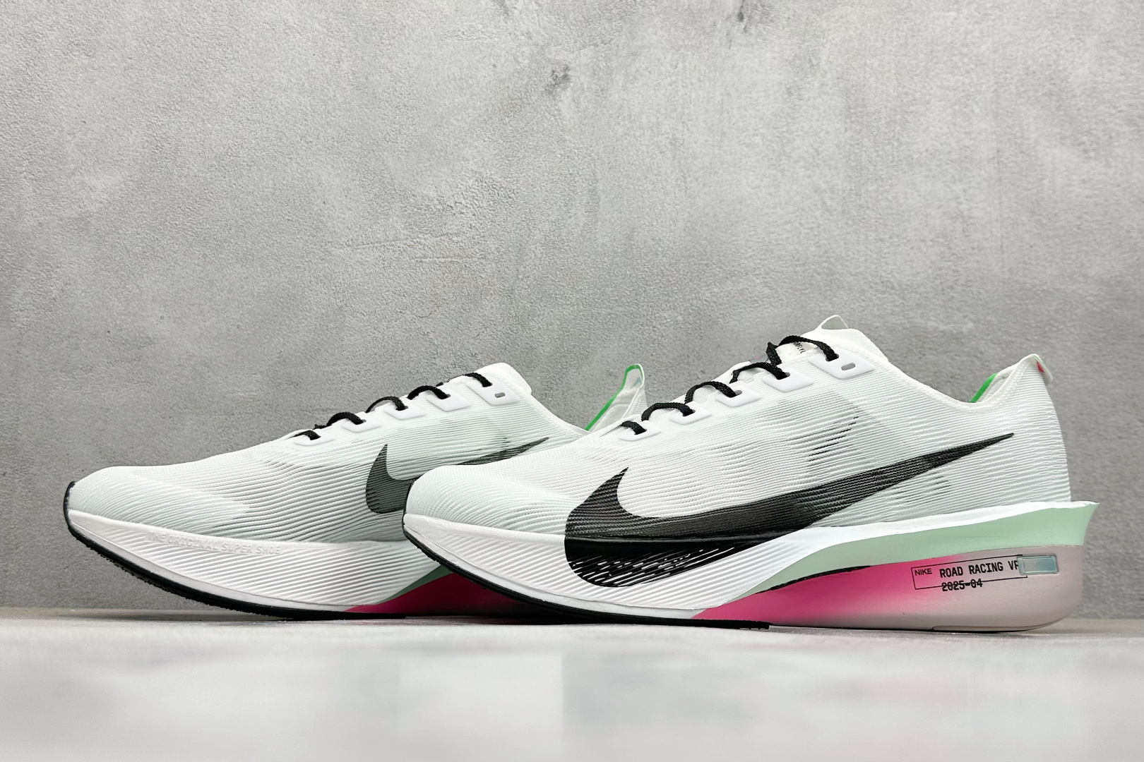 F版Nike ZoomX Vaporfly NEXT% 4 马拉松系列公路竞速超轻缓震跑步鞋 HF6414-101