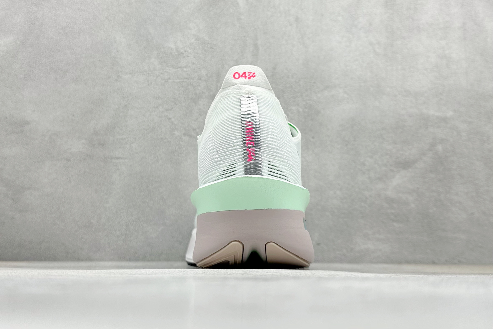 F版Nike ZoomX Vaporfly NEXT% 4 马拉松系列公路竞速超轻缓震跑步鞋 HF6414-101