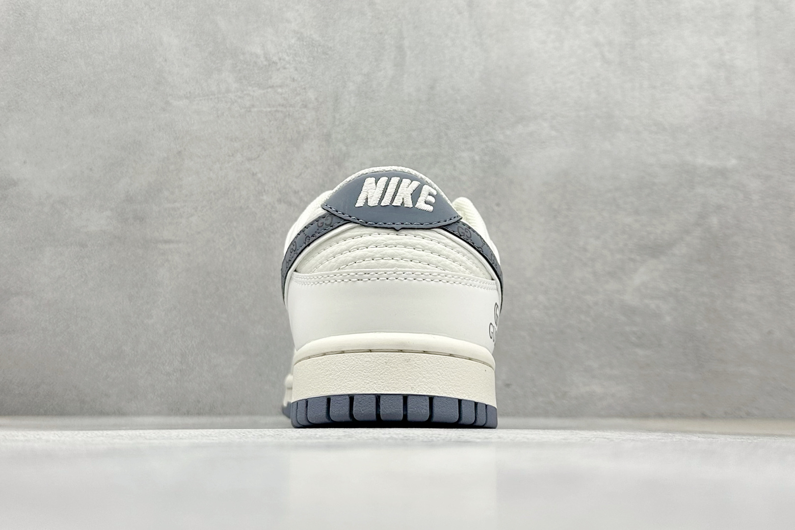 XC版Nike SB Dunk Low 古驰联名 灰花勾 低帮休闲板鞋 CS1688-121