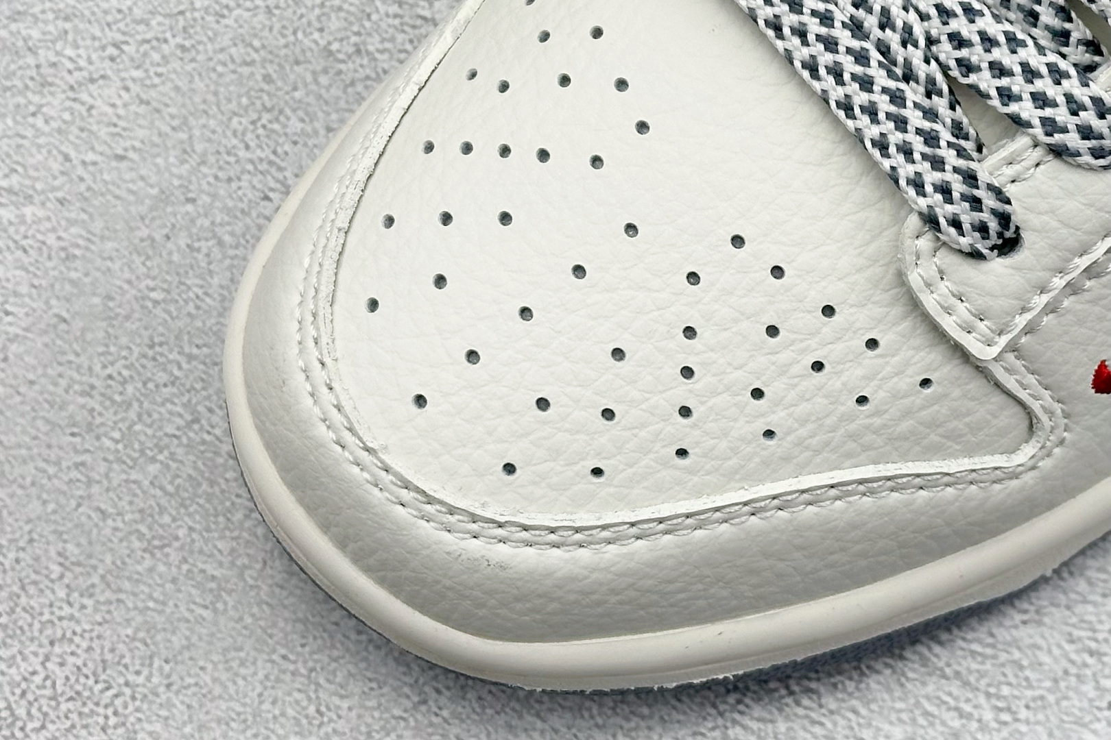 XC版Nike SB Dunk Low 古驰联名 灰花勾 低帮休闲板鞋 CS1688-121