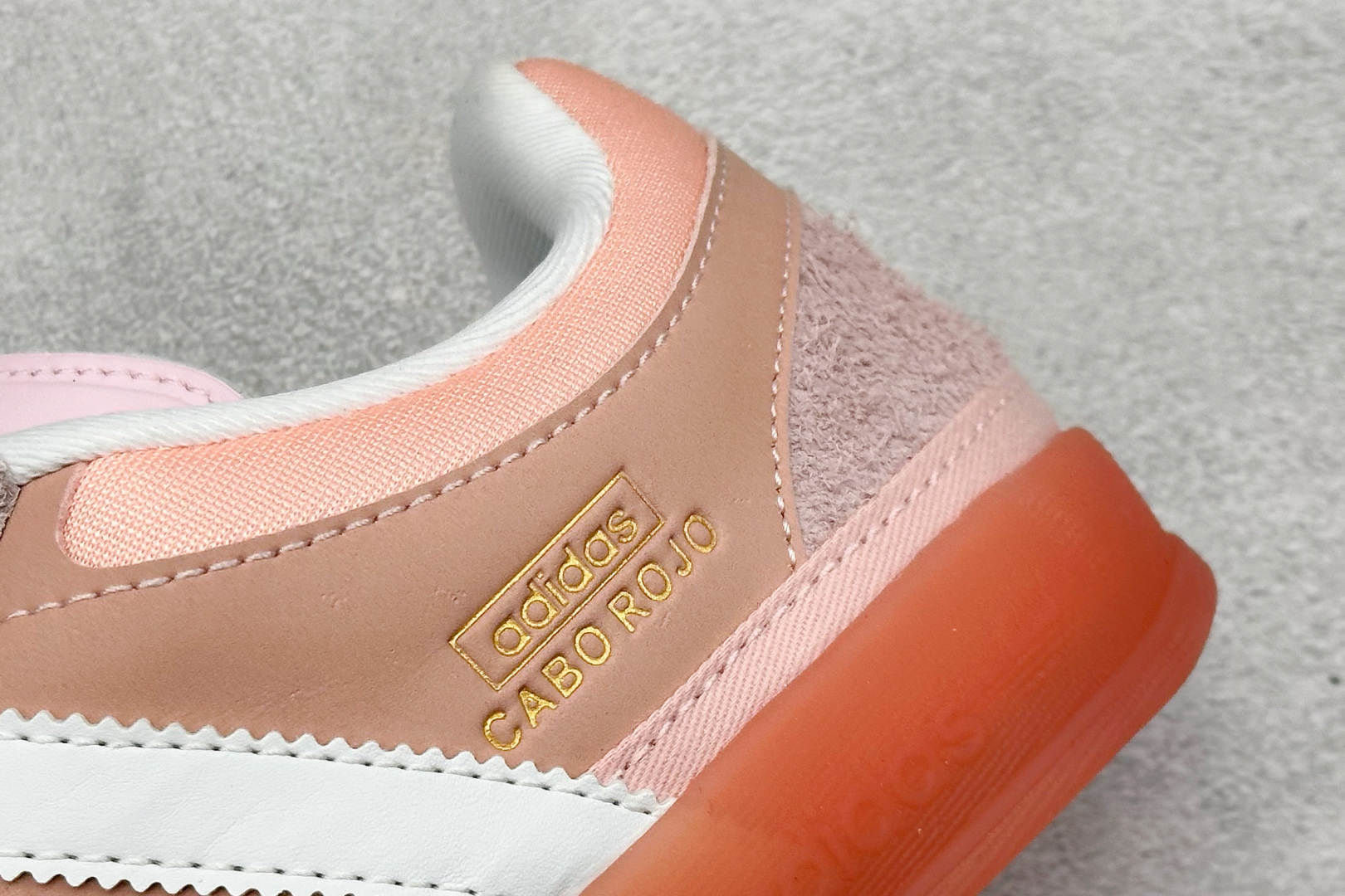 Bad Bunny x AD Gazelle Indoor Trainers 联名羚羊内训系列低帮复古百搭休闲运动德训风板鞋 JS5052