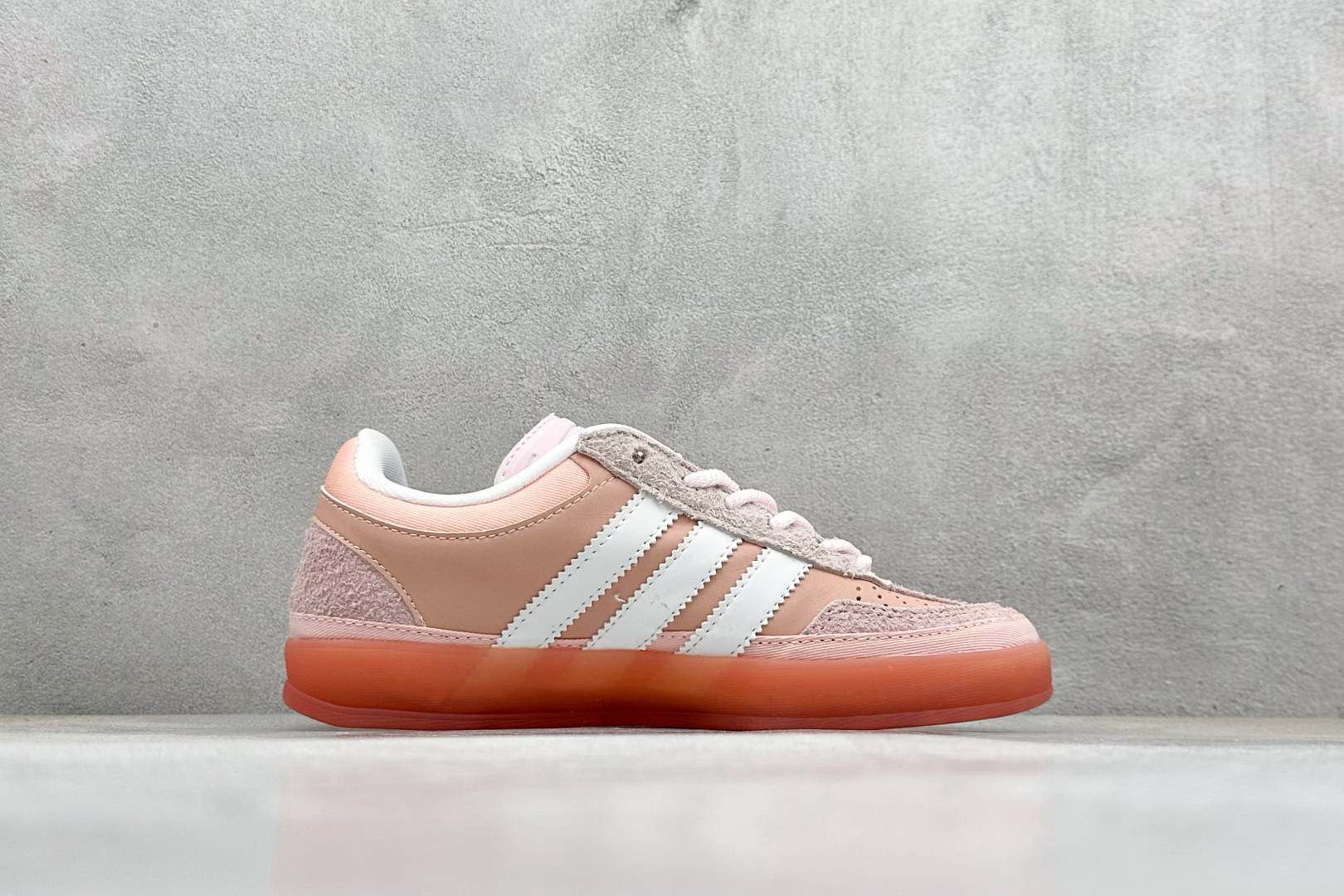Bad Bunny x AD Gazelle Indoor Trainers 联名羚羊内训系列低帮复古百搭休闲运动德训风板鞋 JS5052