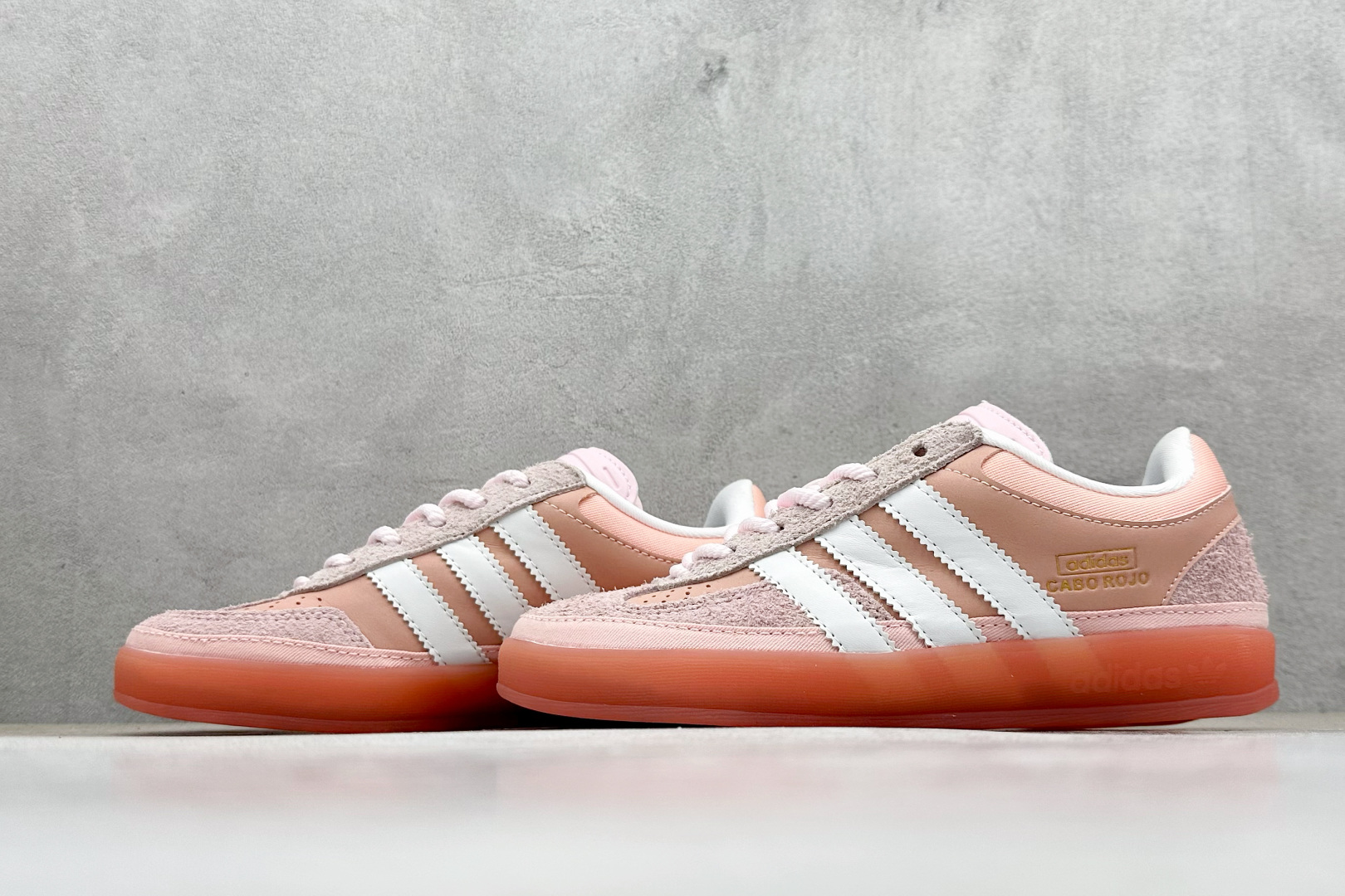Bad Bunny x AD Gazelle Indoor Trainers 联名羚羊内训系列低帮复古百搭休闲运动德训风板鞋 JS5052