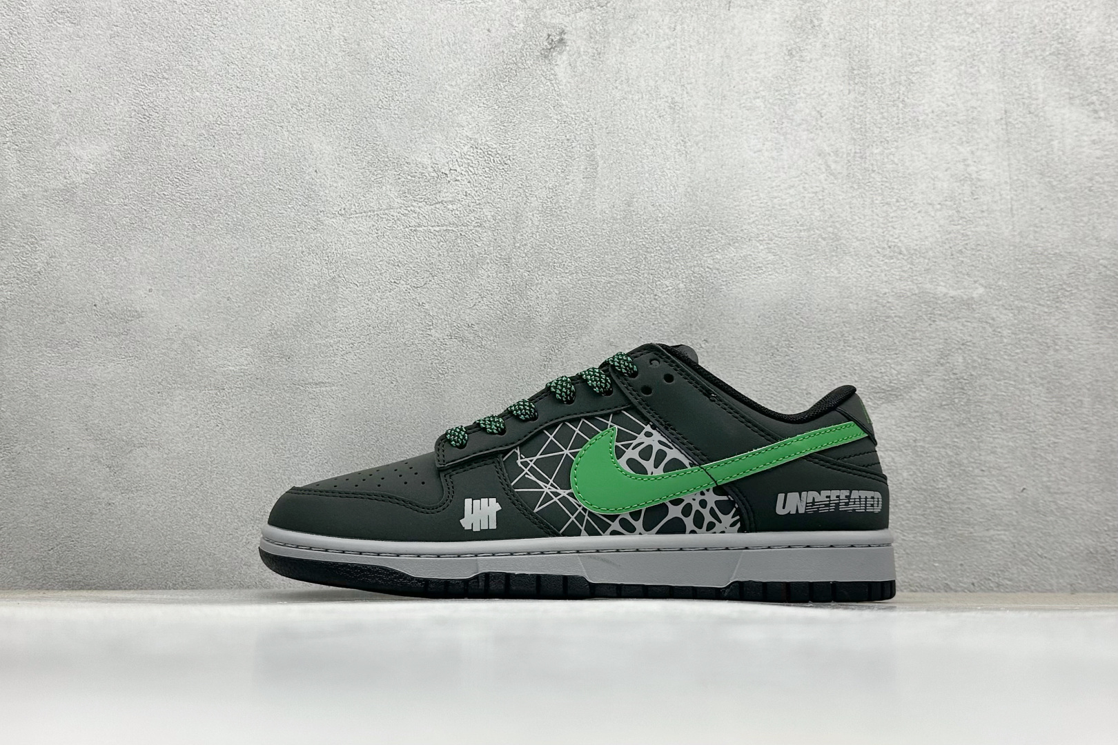 Nike SB Dunk Low UN联名 创意黑绿勾 高端定制 低帮休闲板鞋 QW5836-019