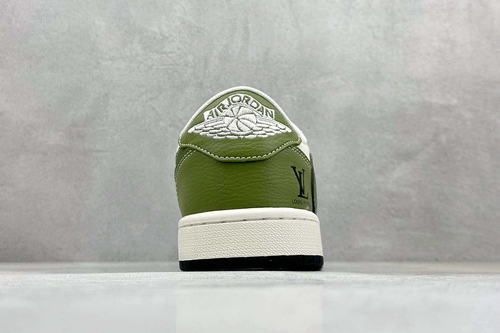 Travis Scott x Nike Air Jordan 1 Low x Louis VuittAir Jordan 1 Low 反转灰白绿小勾倒钩 HS8068-062