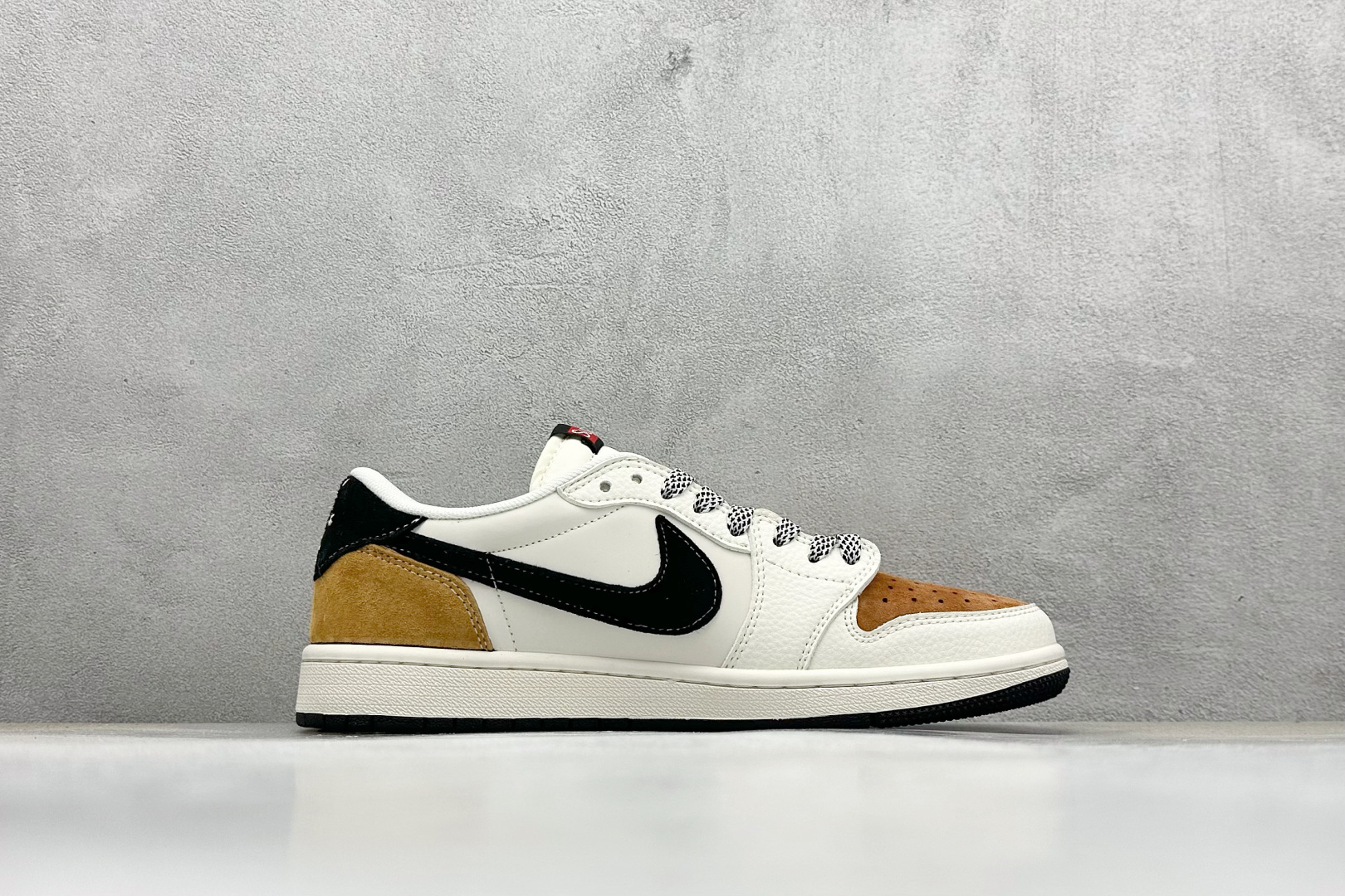 Travis Scott x Nike Air Jordan 1 Low x Supreme Air Jordan 1 Low 反转白棕小勾满天星倒钩 HS8068-059