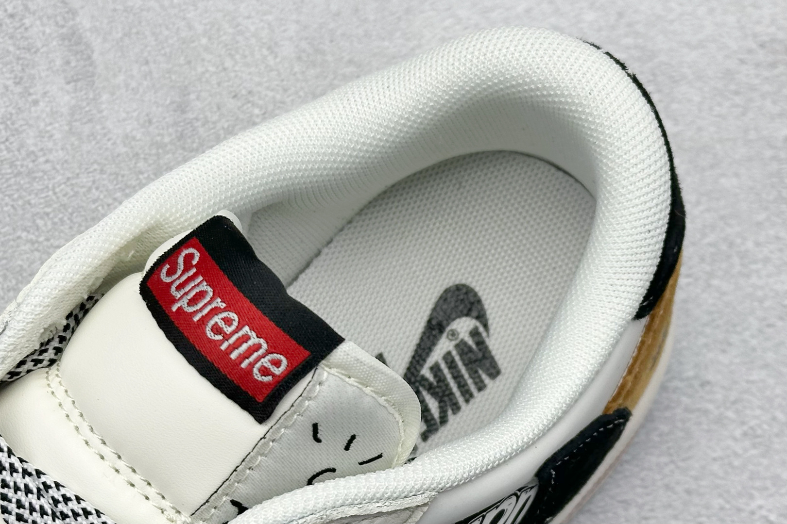 Travis Scott x Nike Air Jordan 1 Low x Supreme Air Jordan 1 Low 反转白棕小勾满天星倒钩 HS8068-059