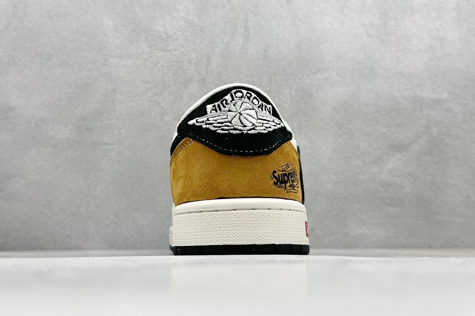 Travis Scott x Nike Air Jordan 1 Low x Supreme Air Jordan 1 Low 反转白棕小勾满天星倒钩 HS8068-059