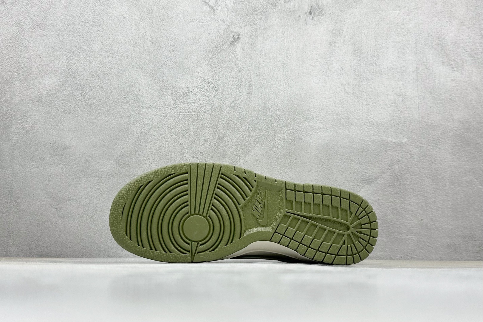 NIKE SB Dunk Low RETRO x LABUBU 绿白 DS6608-008