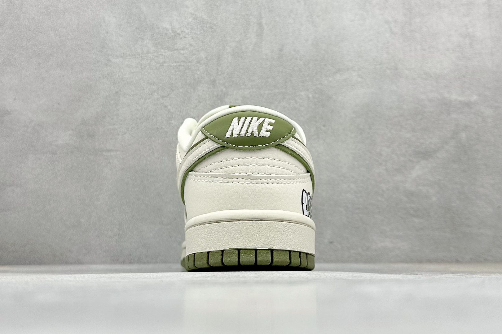 NIKE SB Dunk Low RETRO x LABUBU 绿白 DS6608-008