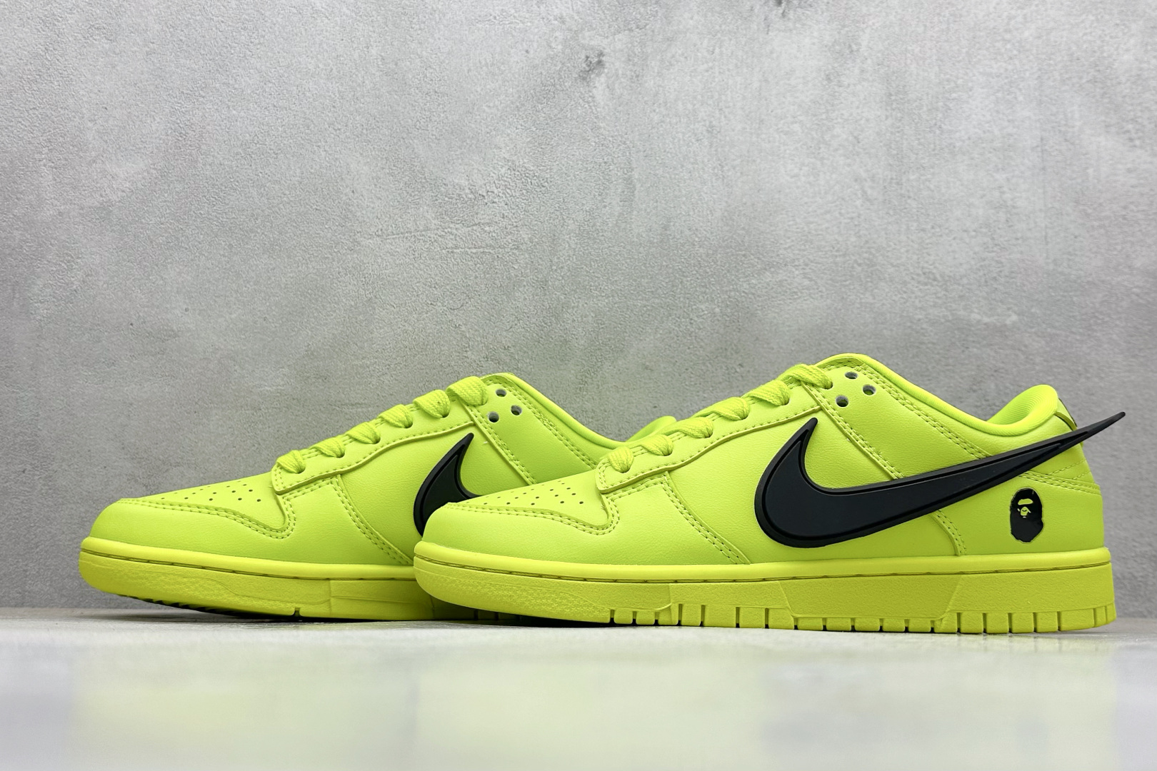 福利特价 放店私
Nk SB Dunk Low x AMBUSH x BAPE 联名款 周年高端定制 低