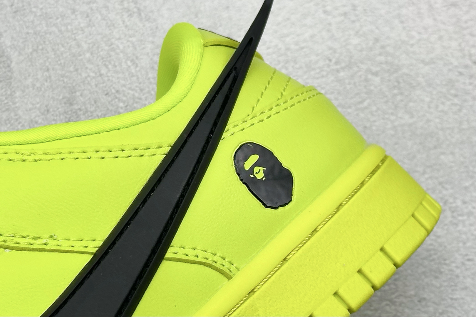 福利特价 放店私
Nk SB Dunk Low x AMBUSH x BAPE 联名款 周年高端定制 低