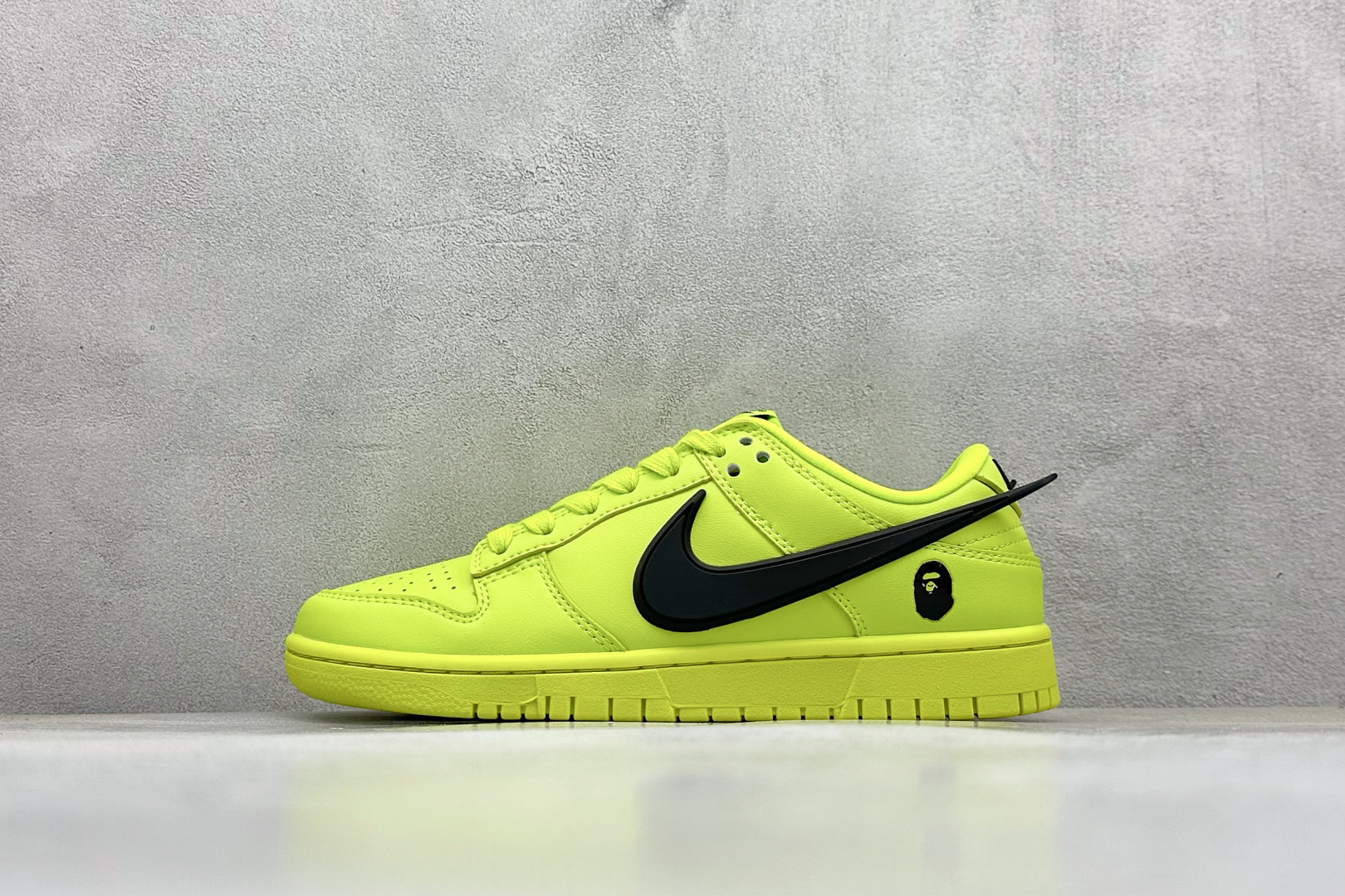 福利特价 放店私
Nk SB Dunk Low x AMBUSH x BAPE 联名款 周年高端定制 低