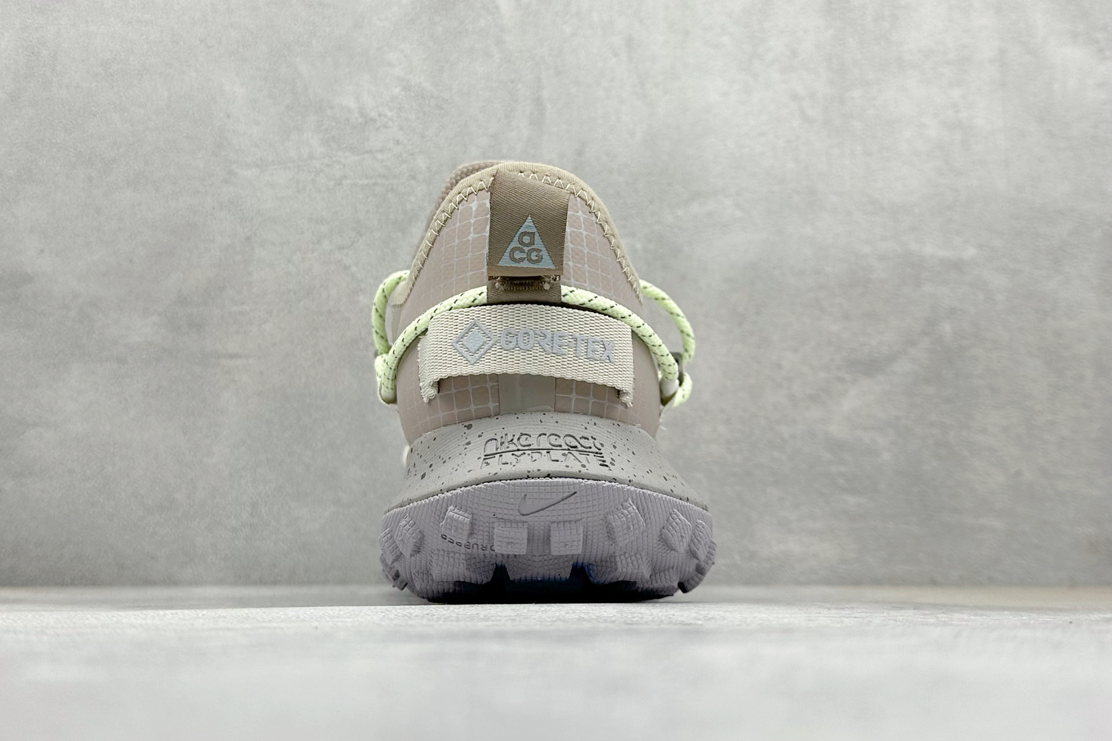  放店私
ACG MOUNTAIN LOW GTX SE 复古潮流户外登山鞋防水慢跑鞋 
全新来袭 该款