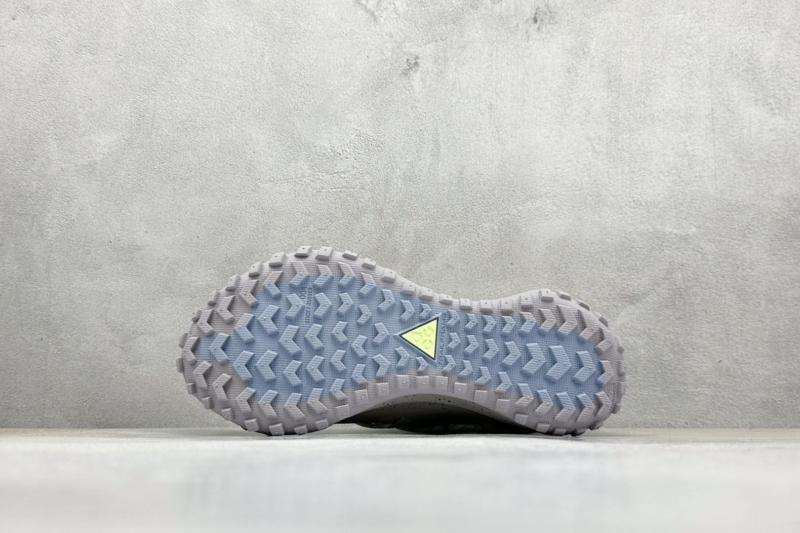  放店私
ACG MOUNTAIN LOW GTX SE 复古潮流户外登山鞋防水慢跑鞋 
全新来袭 该款