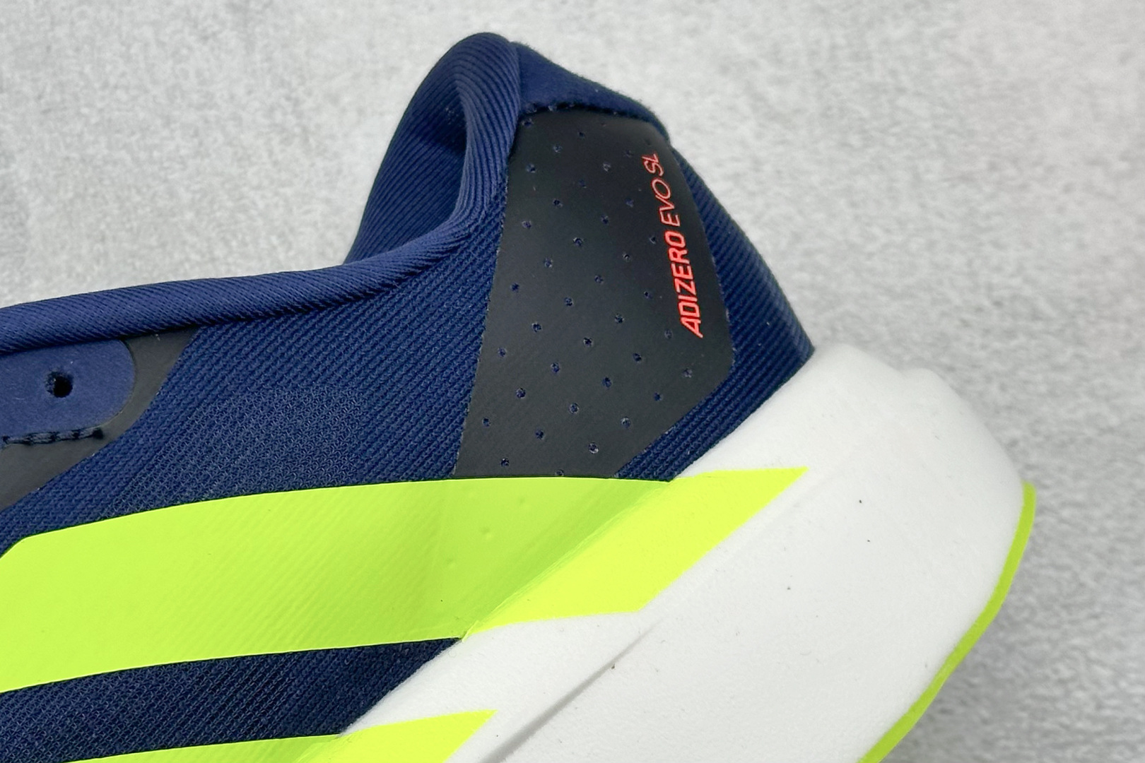 260 PAdidAdizero Evo SL 阿迪超轻透气缓震跑鞋  JR3415