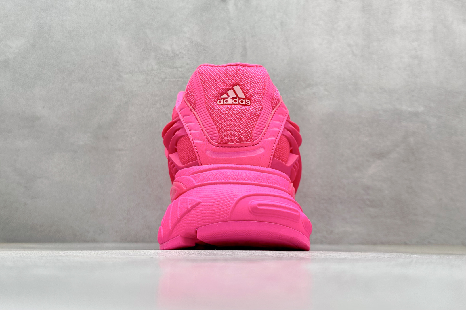 300 AdidOriginals Adistar Jellyfish 阿迪复古舒适防滑减震运动鞋 IG6936