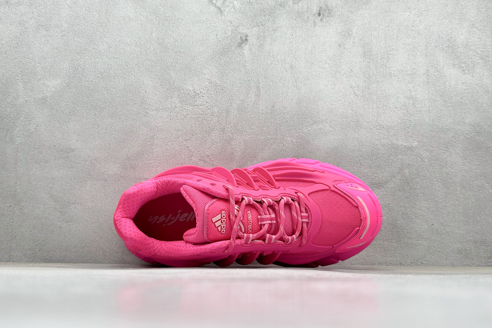 300 AdidOriginals Adistar Jellyfish 阿迪复古舒适防滑减震运动鞋 IG6936