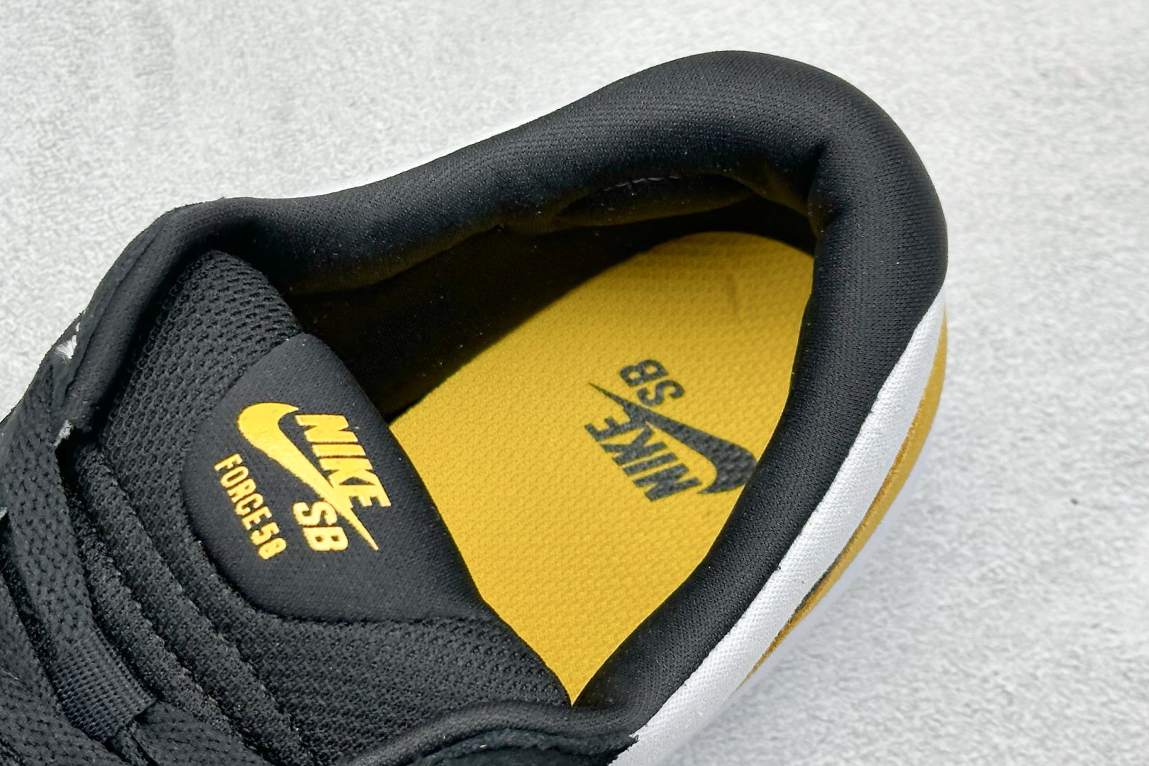 160 FS版 Nike SB Force 58 硫化杯底 传统篮球风格 Nike SB Force 58 男/女滑板鞋 DV5477-700