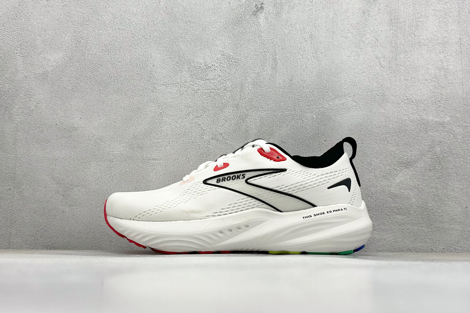 Brooks 布鲁克斯 Glycerin 22 超弹轻盈跑步鞋 低帮透气缓震支撑休闲运动慢跑鞋 采用改进工程空气网眼组合热熔工艺 鞋面材质搭载DNA LOFT V2密度泡棉缓震系统 中底外置防滑耐磨橡胶底片 官方货号: 110455 1D 185 (无半码) 编码:29
