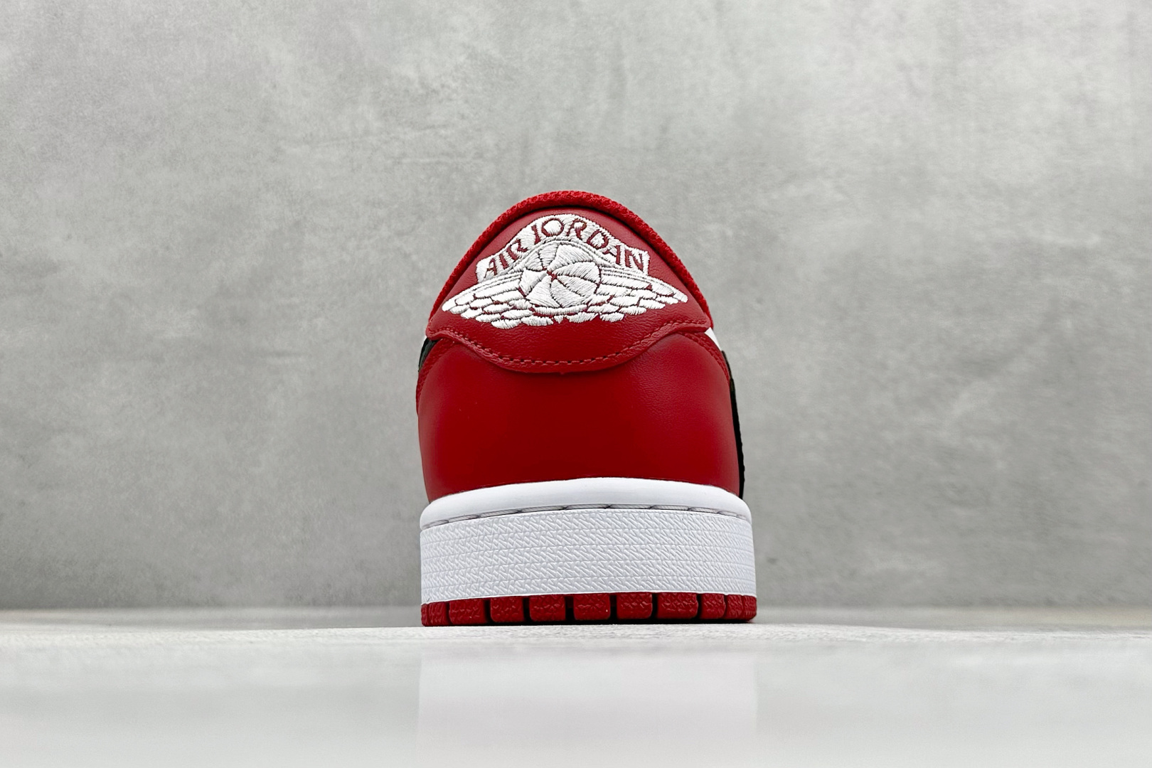 260 F版Travis Scott x Nike Air Jordan 1 Low 红白 低帮倒钩板鞋  DM7866-101