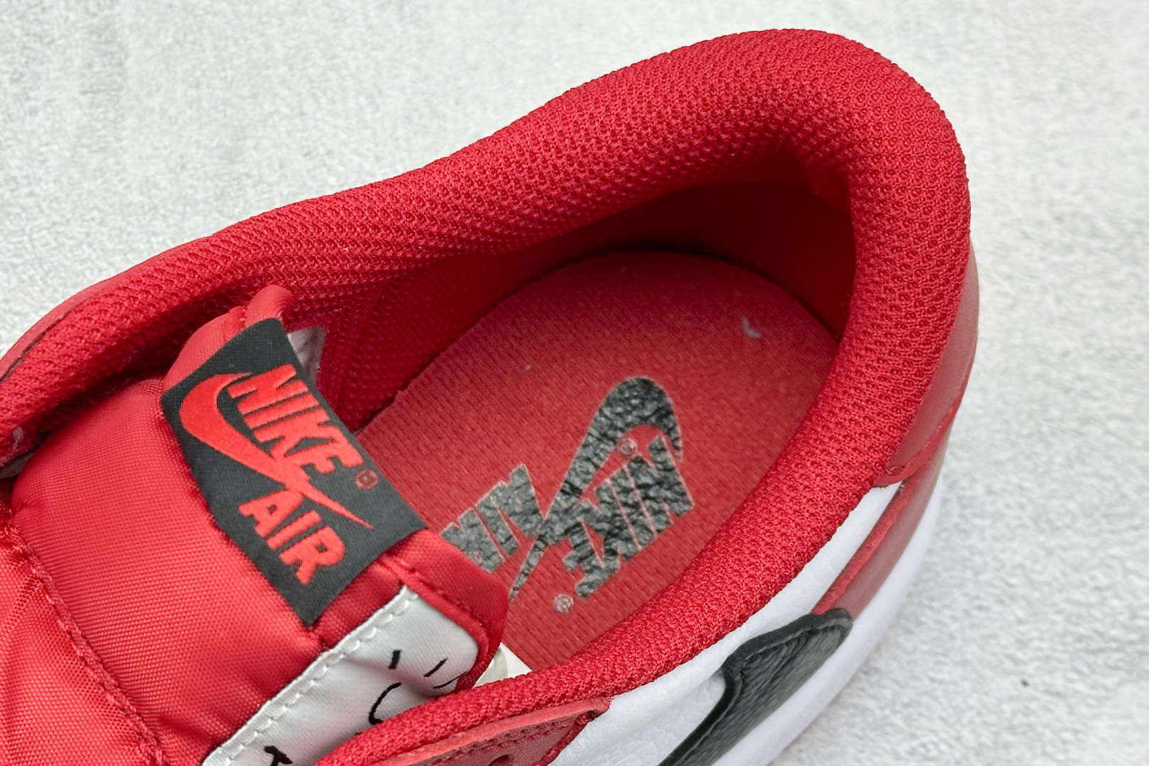 260 F版Travis Scott x Nike Air Jordan 1 Low 红白 低帮倒钩板鞋  DM7866-101