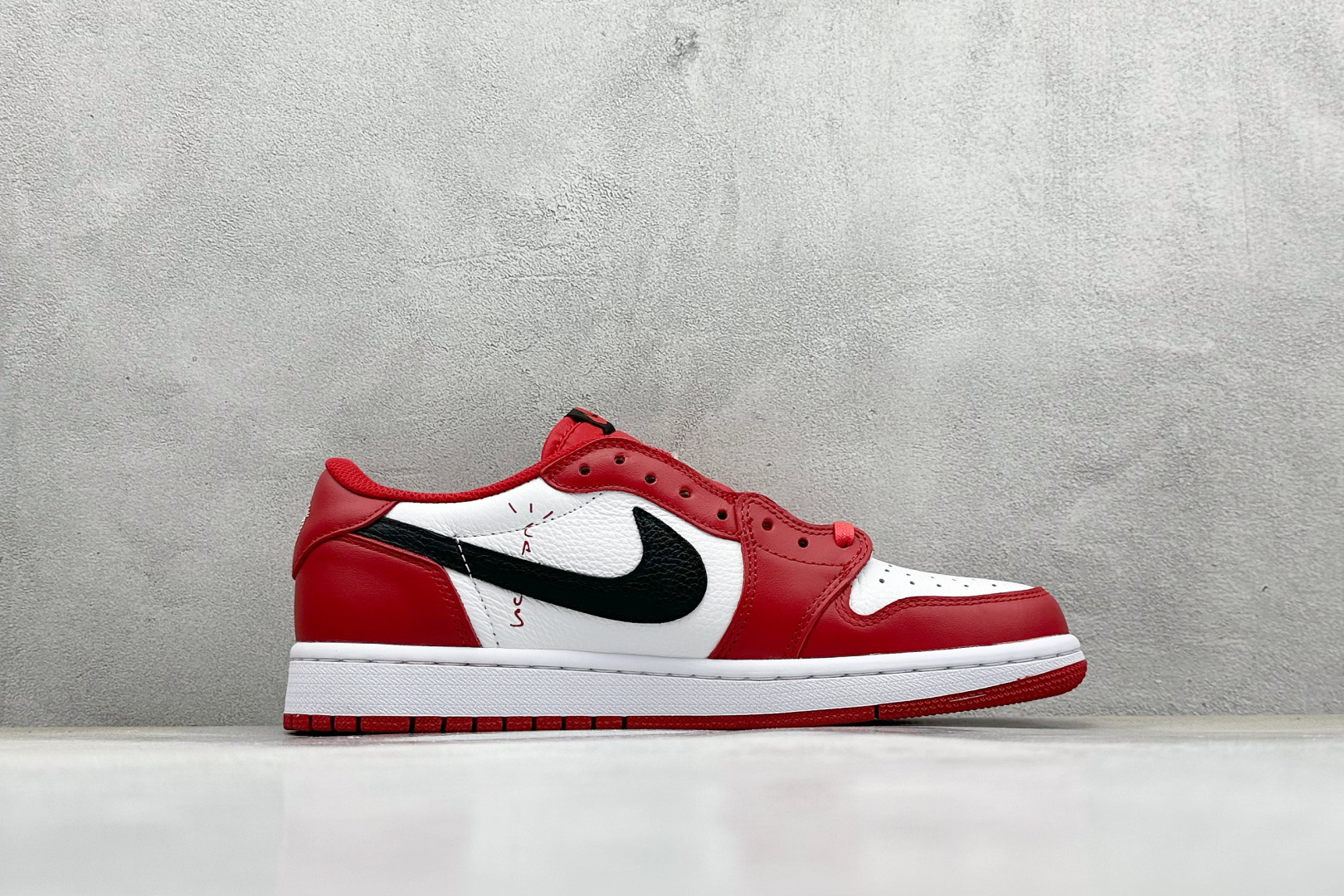 260 F版Travis Scott x Nike Air Jordan 1 Low 红白 低帮倒钩板鞋  DM7866-101
