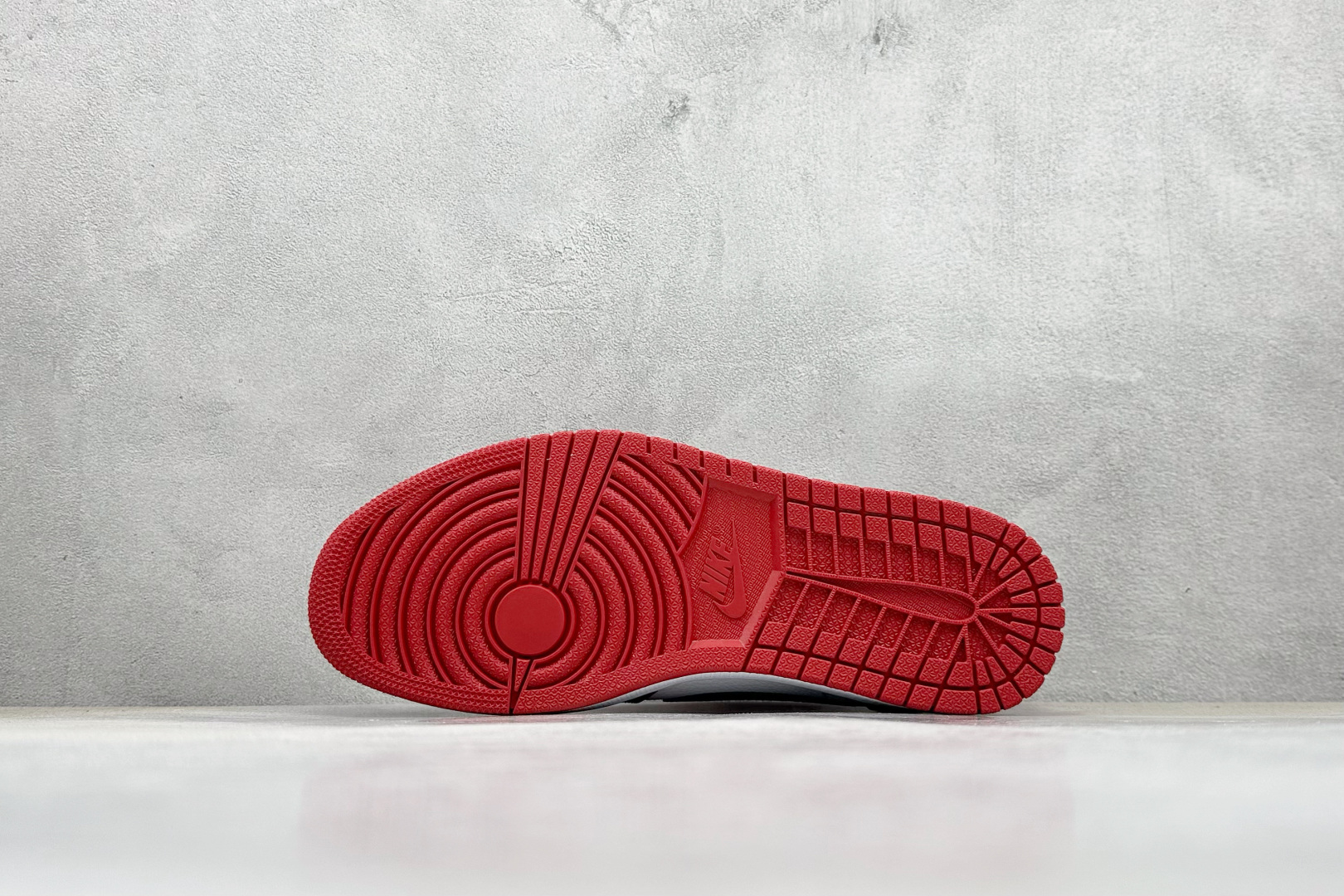 260 F版Travis Scott x Nike Air Jordan 1 Low 红白 低帮倒钩板鞋  DM7866-101
