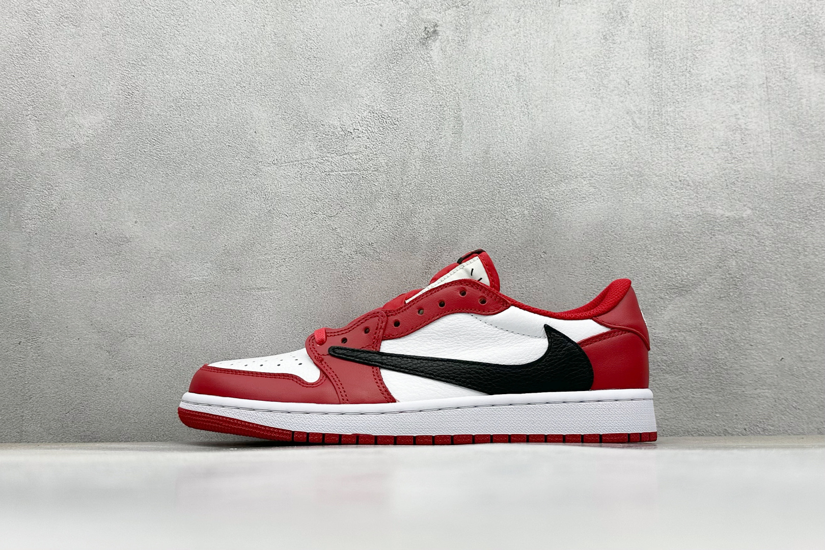 260 F版Travis Scott x Nike Air Jordan 1 Low 红白 低帮倒钩板鞋  DM7866-101