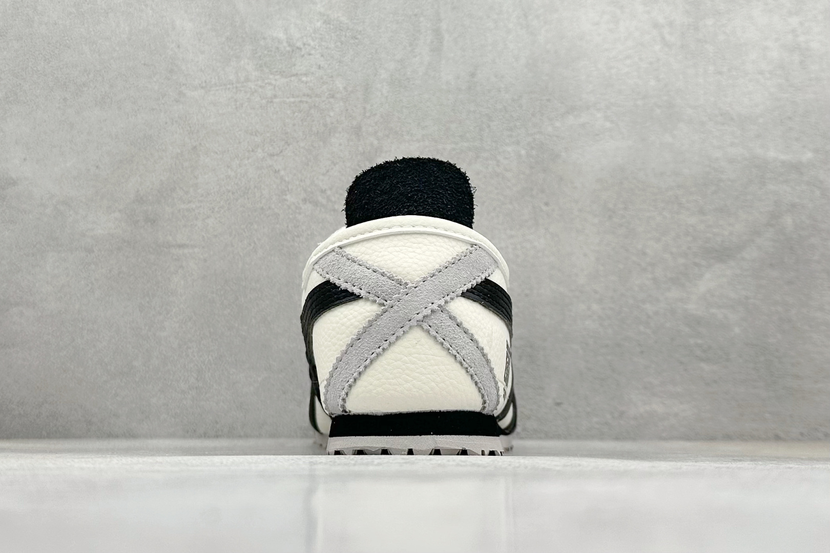 放店私
Onitsuka Tiger  Mexico 66® Paraty x Stussy 百搭单品