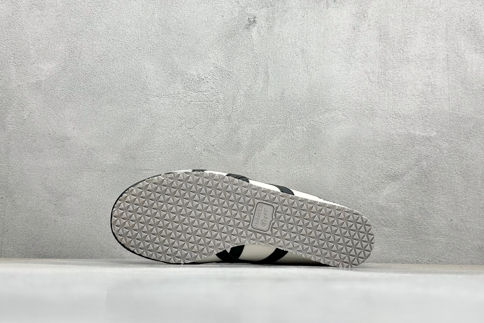  放店私
Onitsuka Tiger  Mexico 66® Paraty x Stussy 百搭单品
