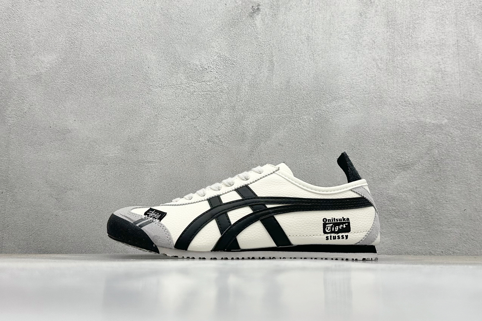  放店私
Onitsuka Tiger  Mexico 66® Paraty x Stussy 百搭单品