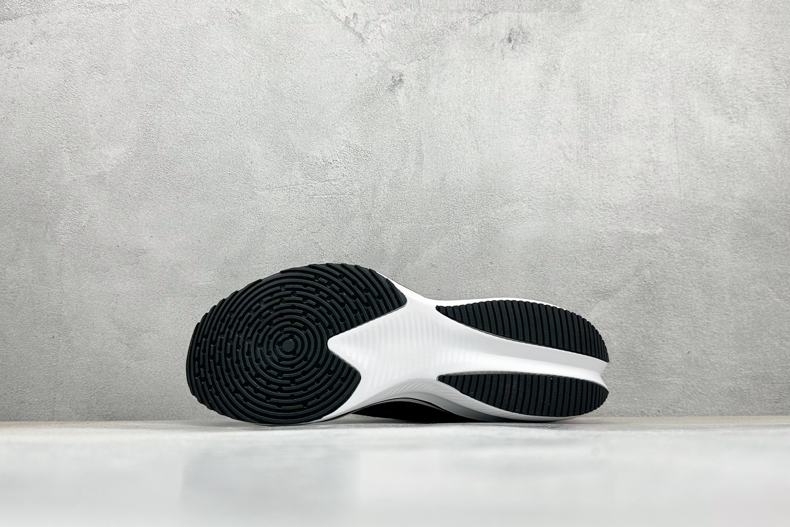200 NIKE ZOOM PLUS 全新跑鞋 采用密度更高的材料  CK4318-150