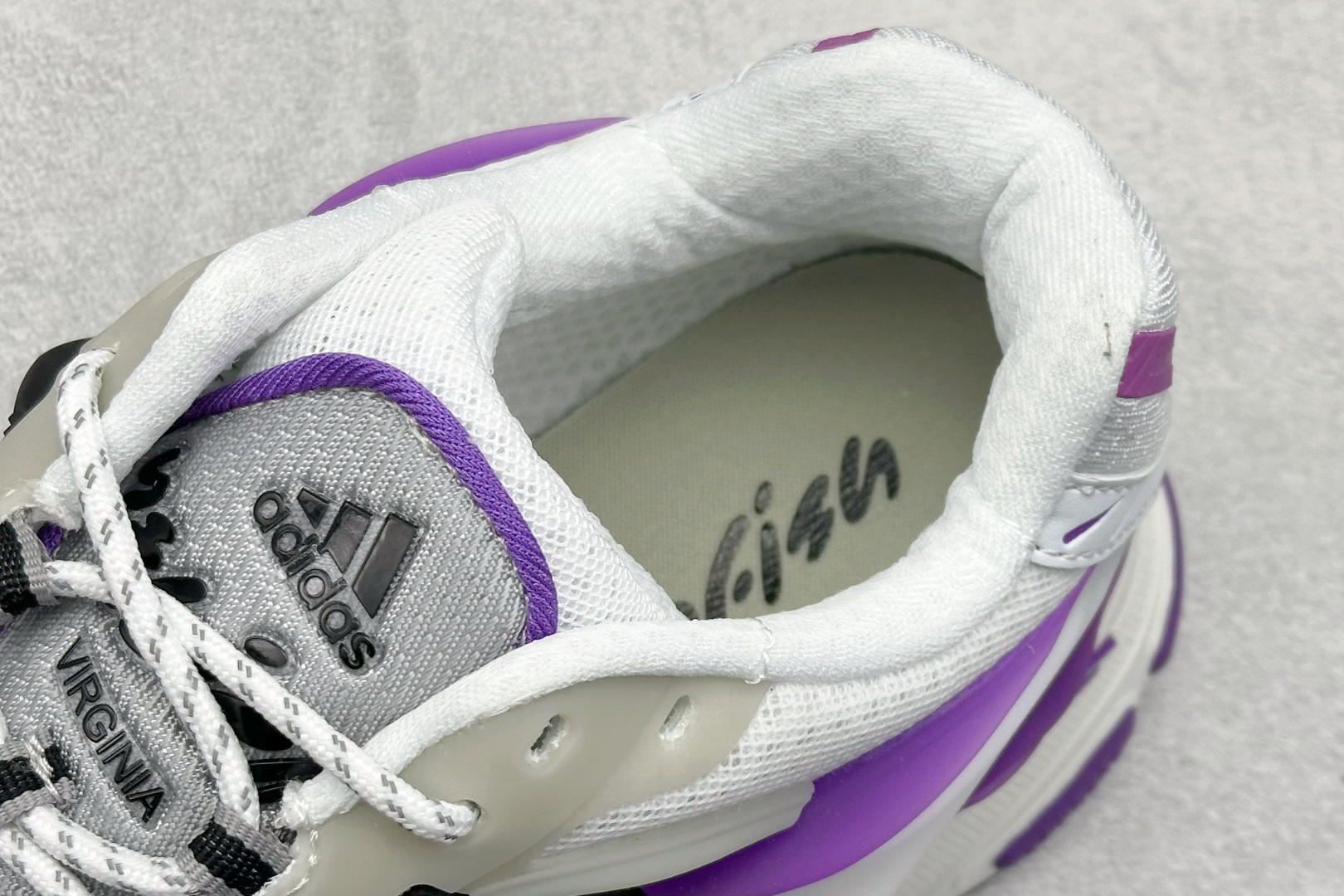  放店私
Adidas Originals Adistar Jellyfish 阿迪复古舒适防滑减震运动