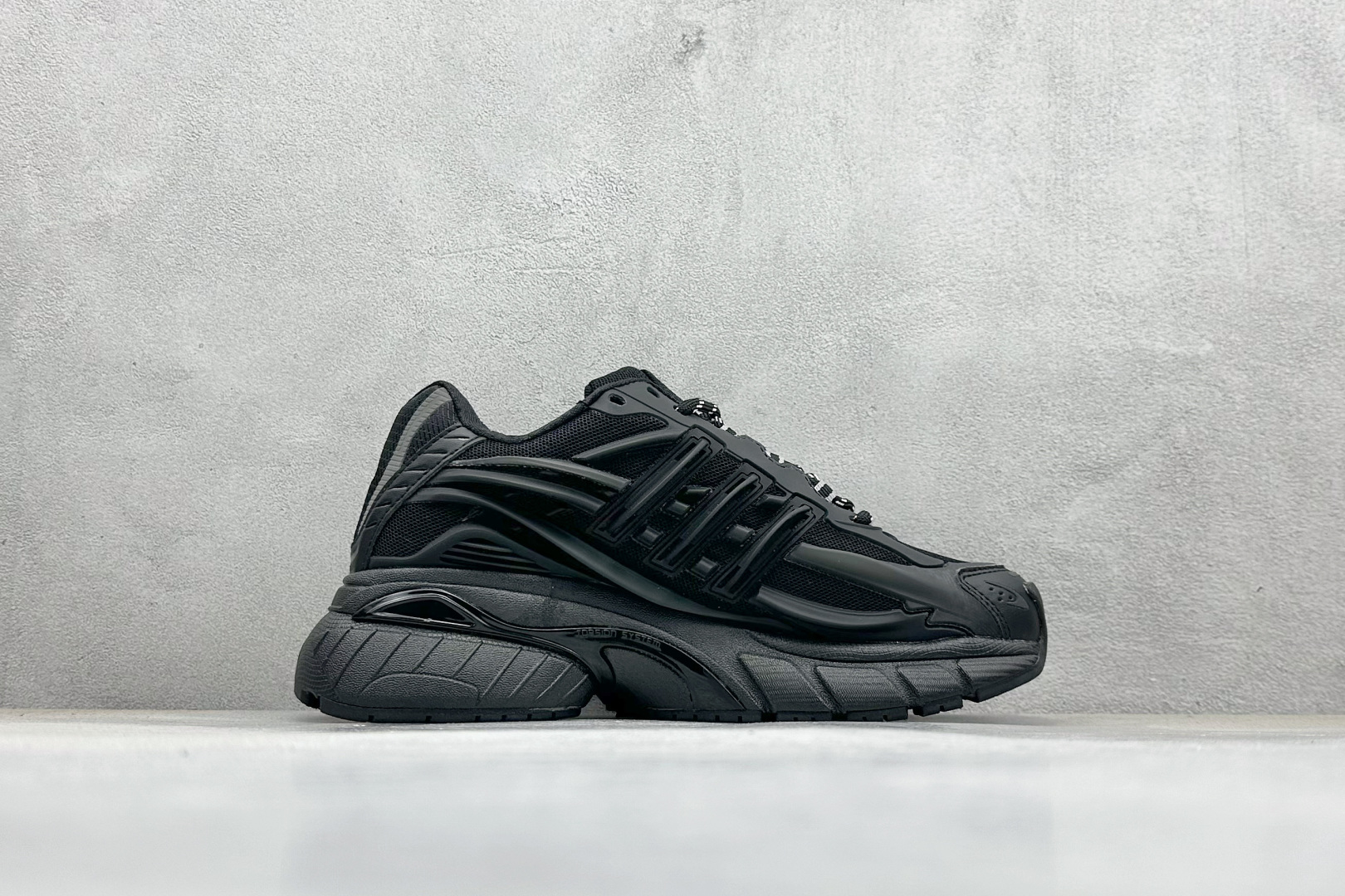  放店私
Adidas Originals Adistar Jellyfish 阿迪复古舒适防滑减震运动