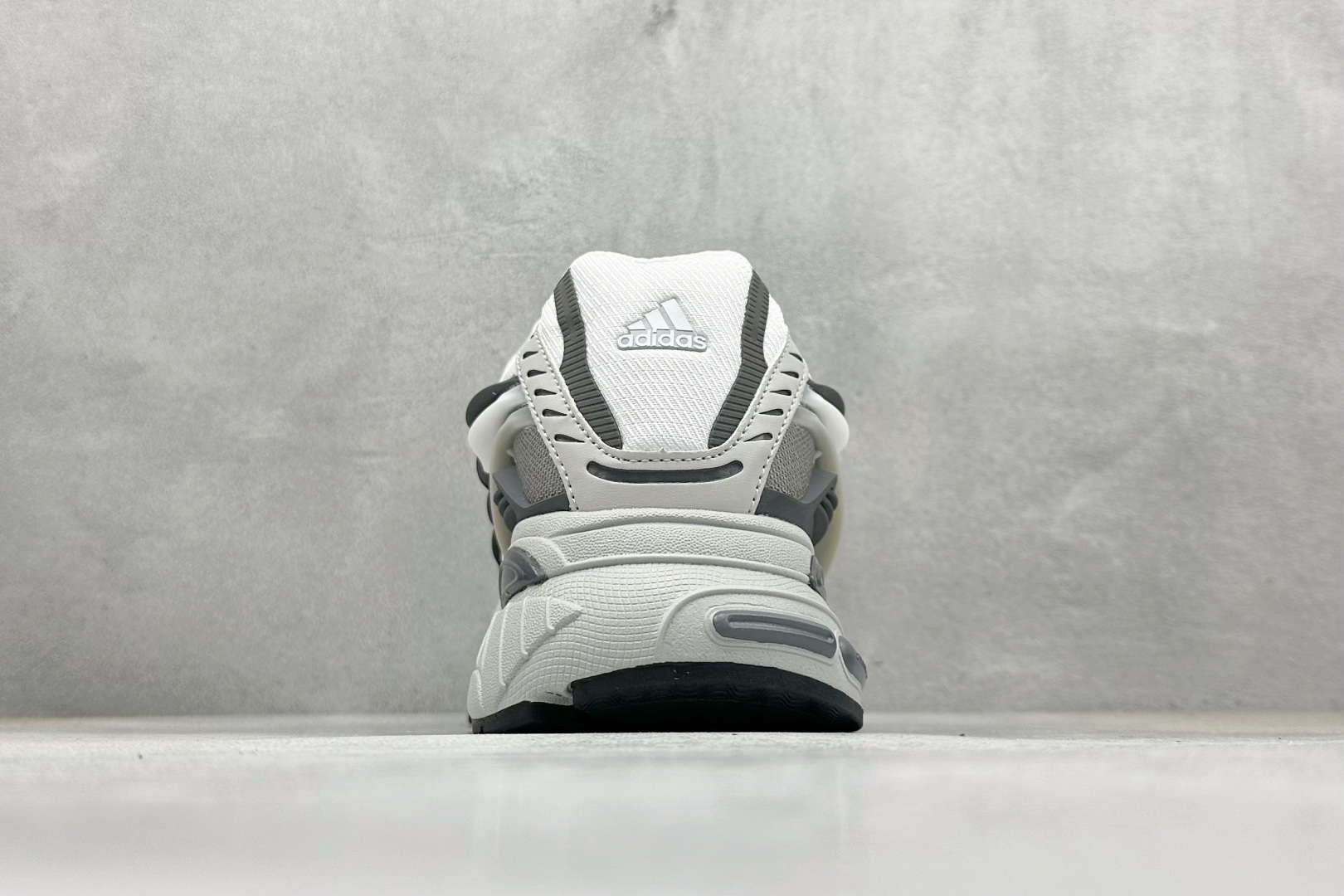  放店私
Adidas Originals Adistar Jellyfish 阿迪复古舒适防滑减震运动