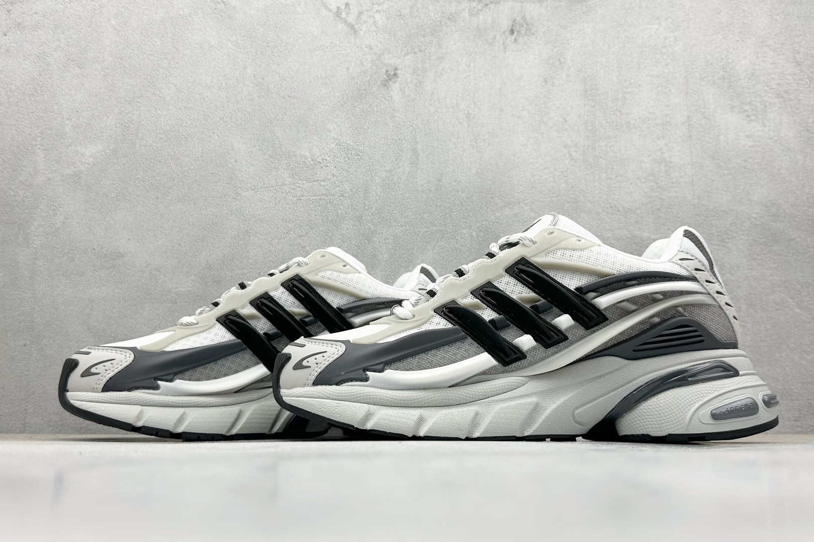  放店私
Adidas Originals Adistar Jellyfish 阿迪复古舒适防滑减震运动