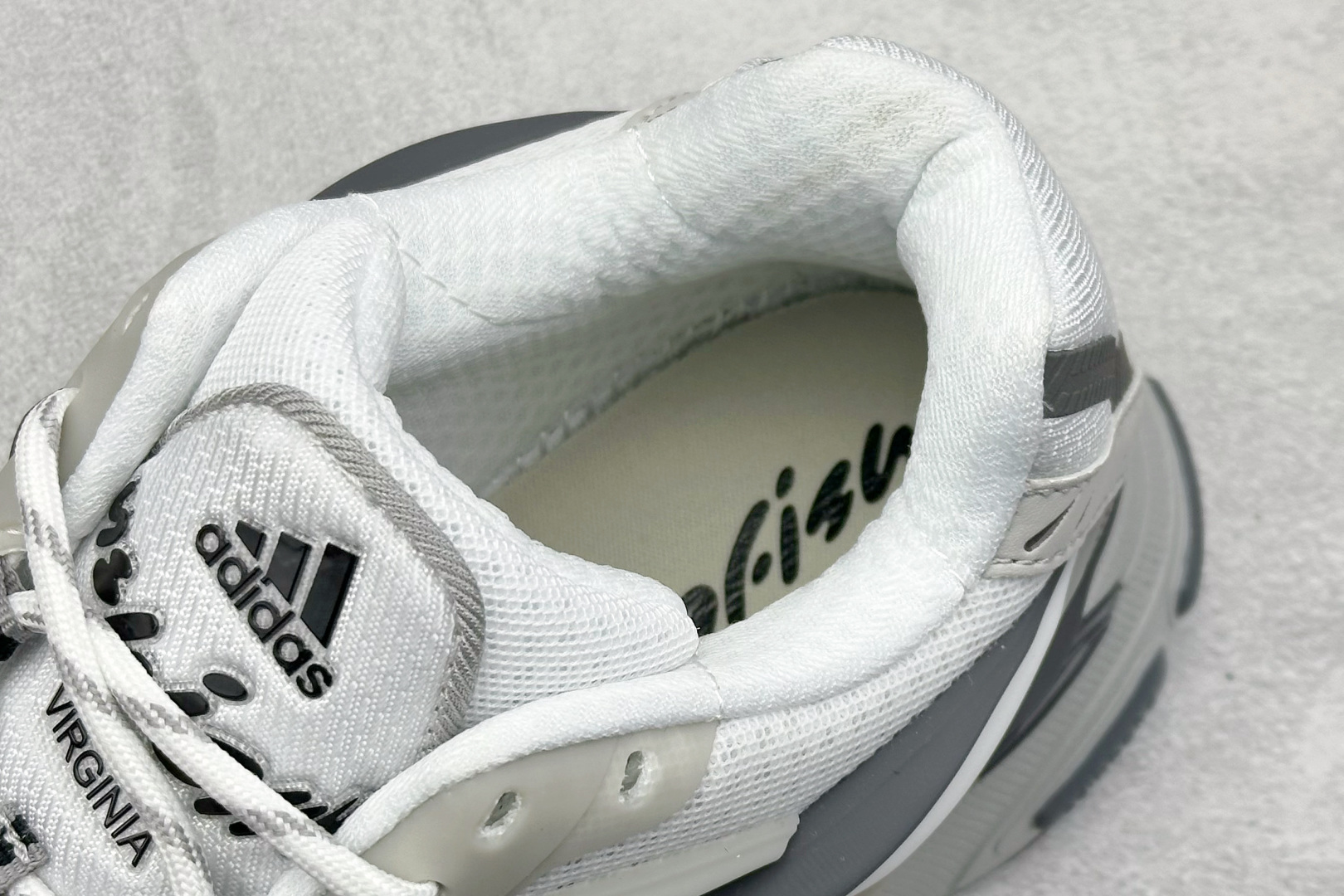  放店私
Adidas Originals Adistar Jellyfish 阿迪复古舒适防滑减震运动