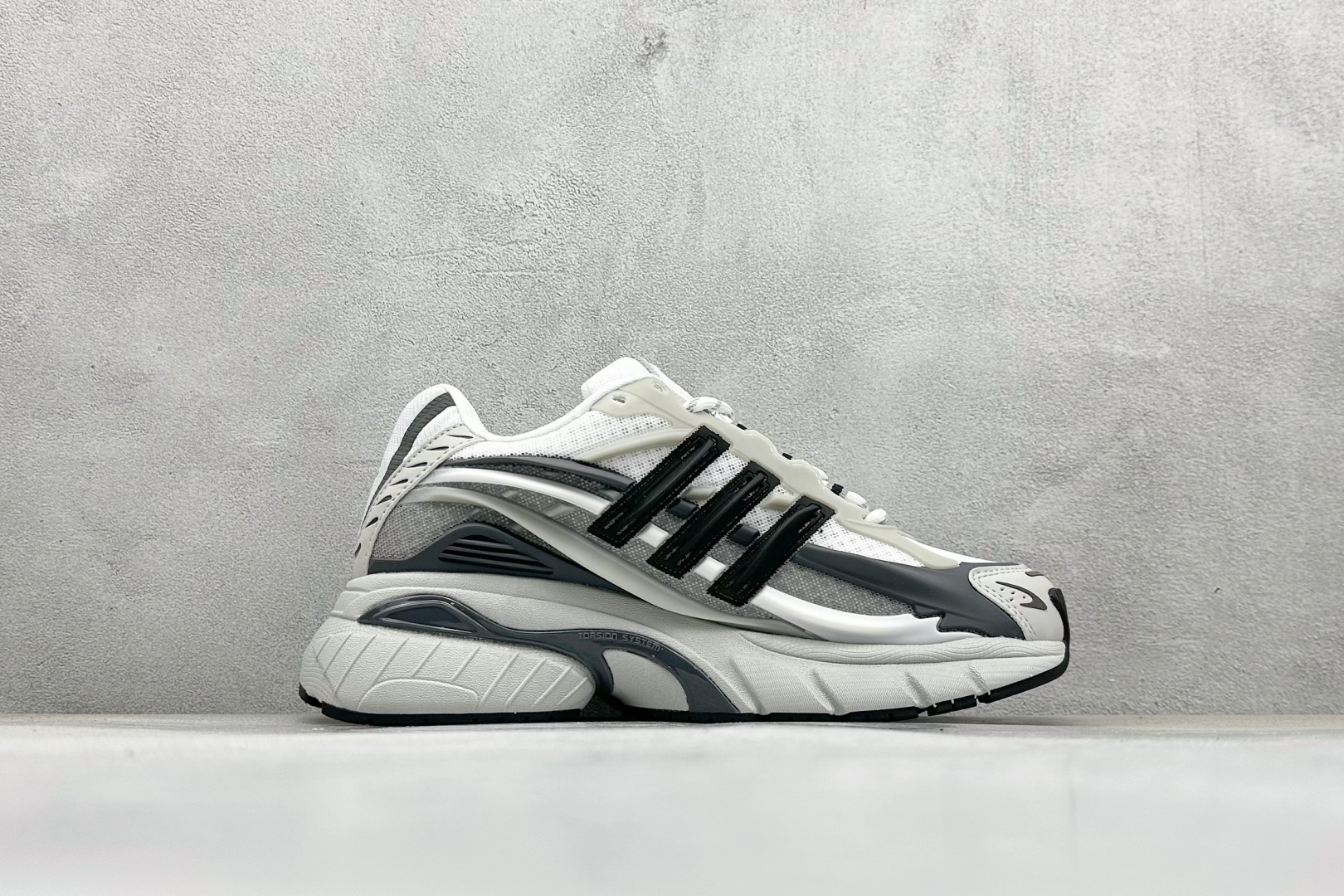  放店私
Adidas Originals Adistar Jellyfish 阿迪复古舒适防滑减震运动