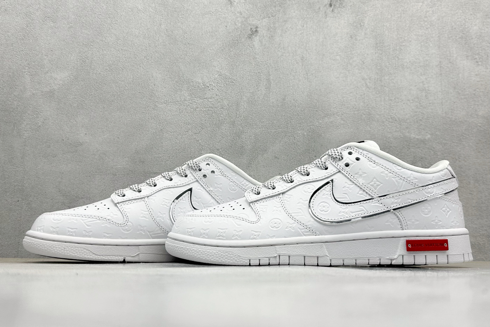 240 Nike SB Dunk Low “路易威登LV联名---纯白lv印花” 高端定制 低帮休闲板鞋 DS6608-001